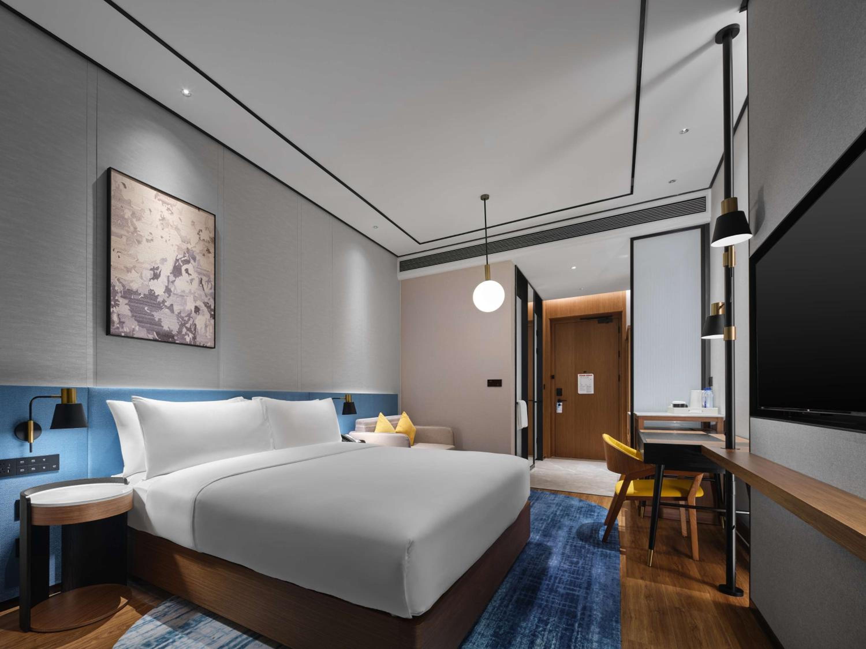 Deluxe King Room photo 3
