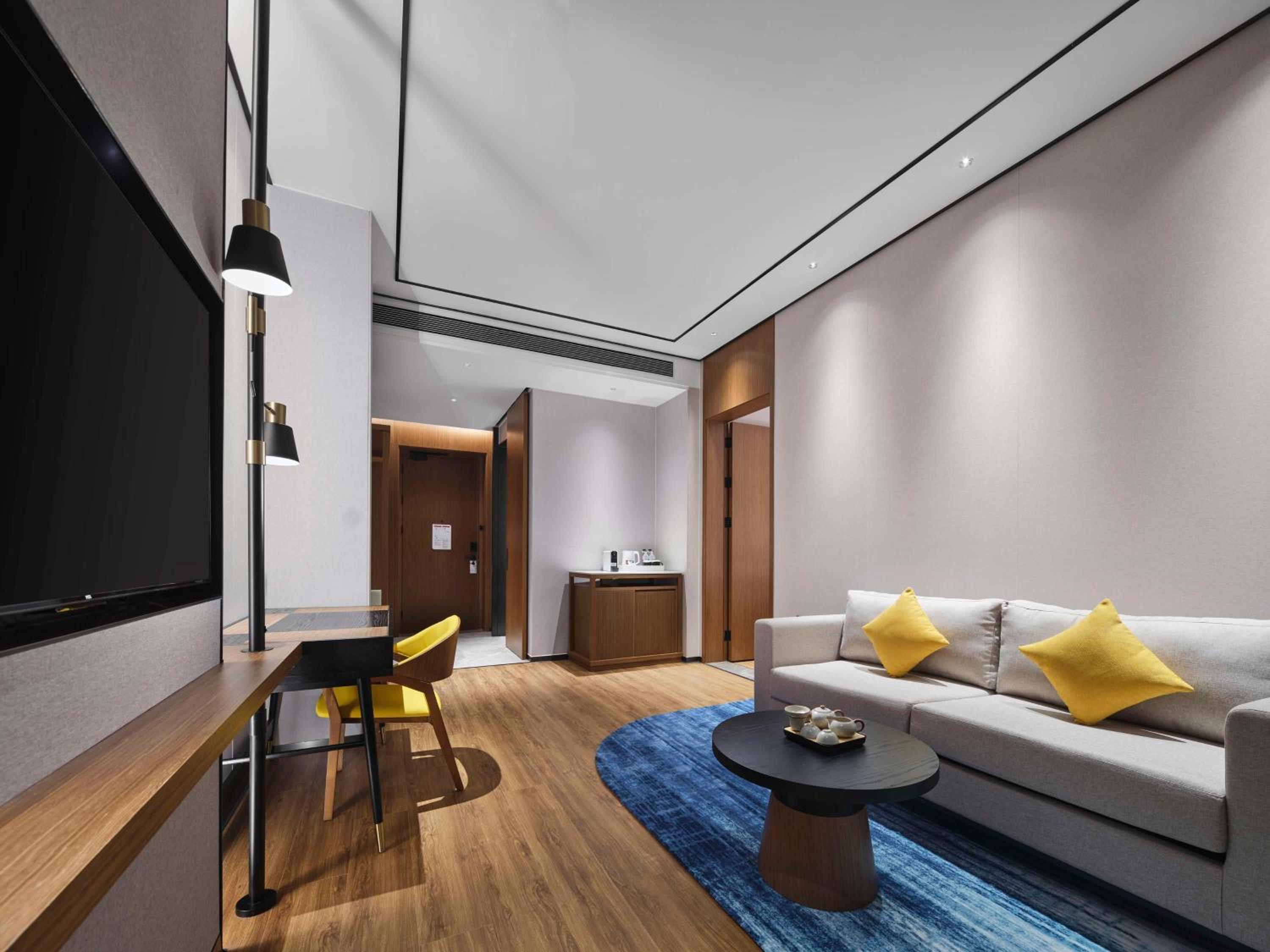 Deluxe King Suite photo 2