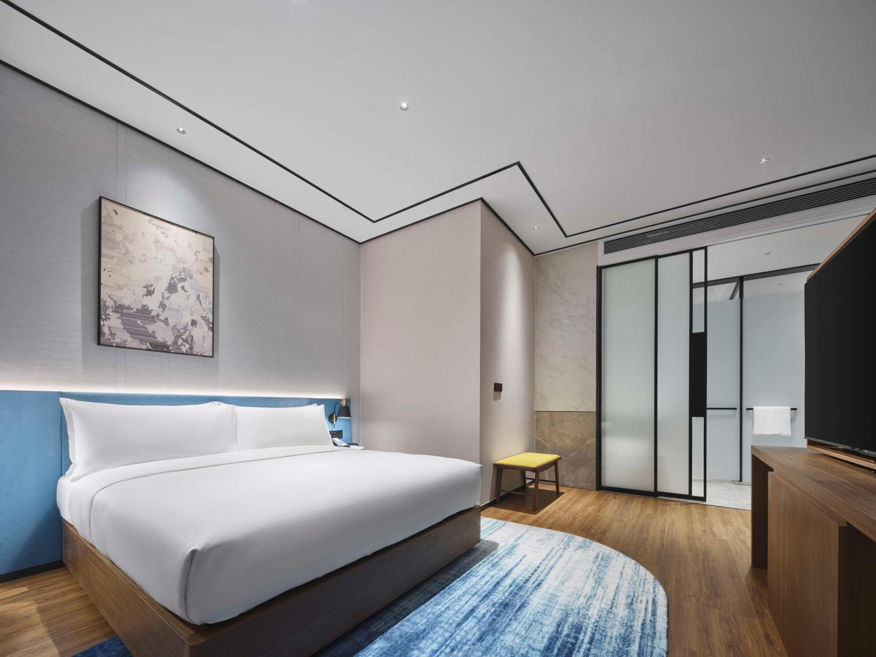 Premium King Room photo 3
