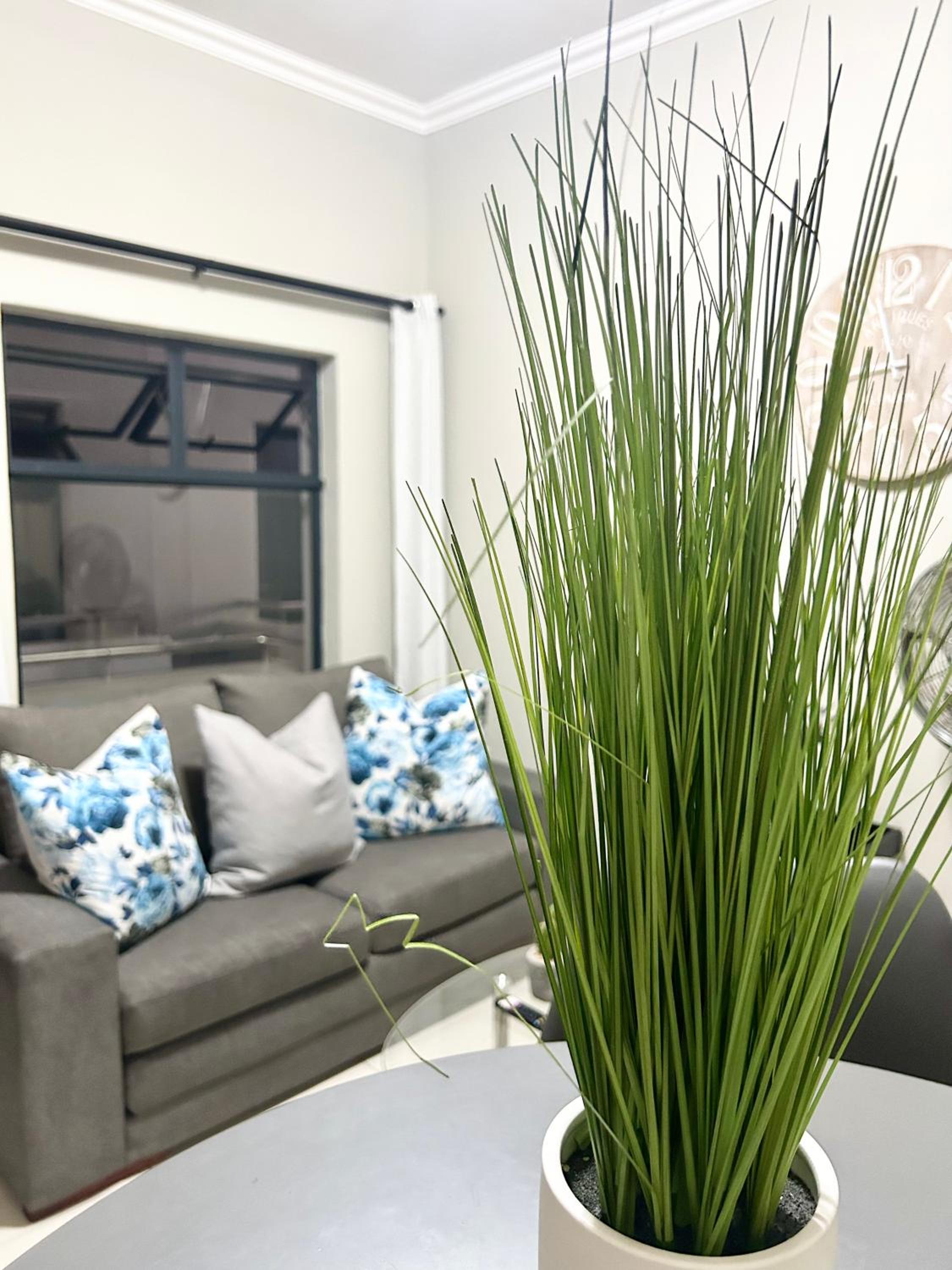 One-Bedroom Apartment - Photo 2