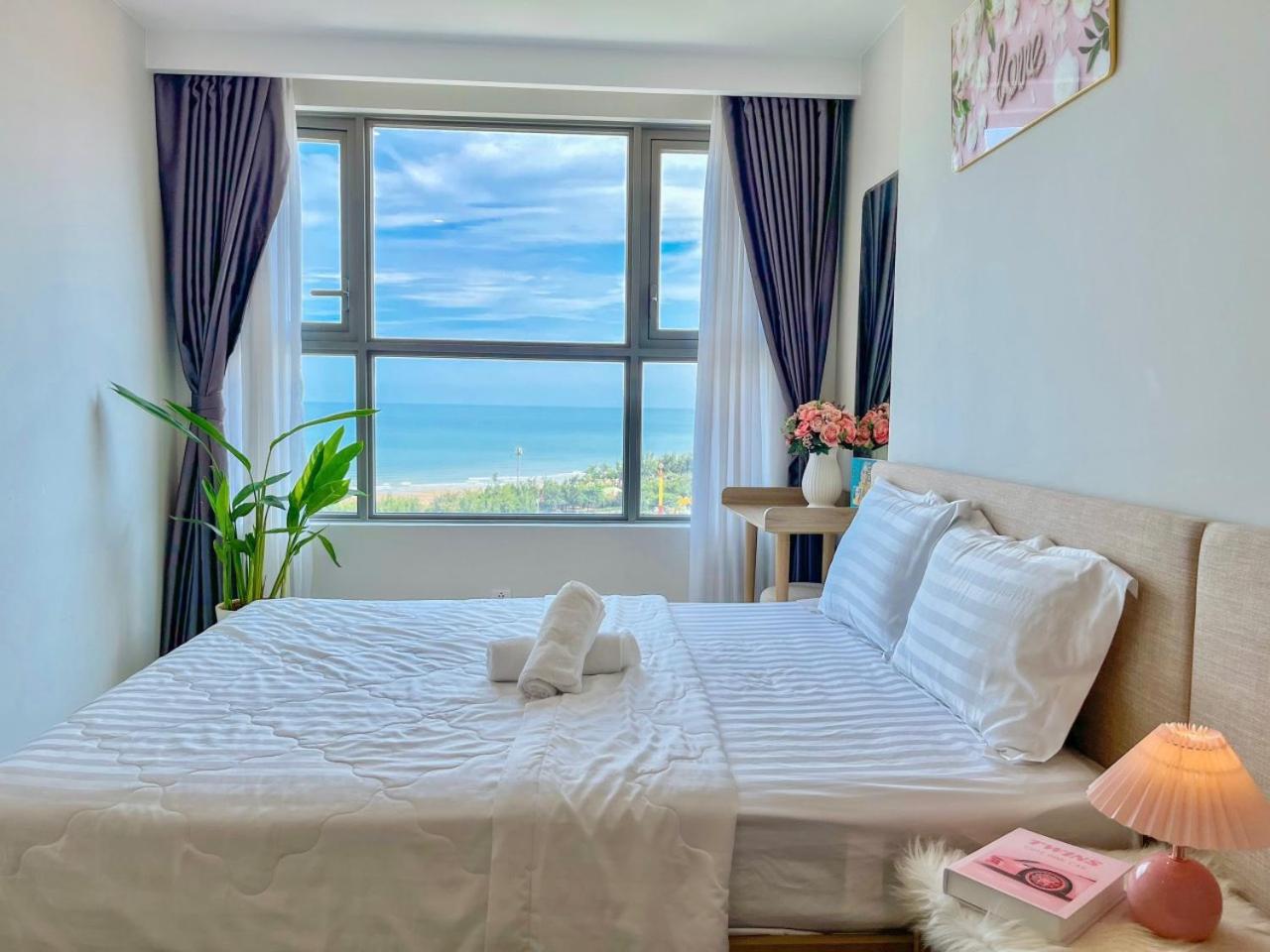 Three-Bedroom Apartment with Sea View - Photo 41
