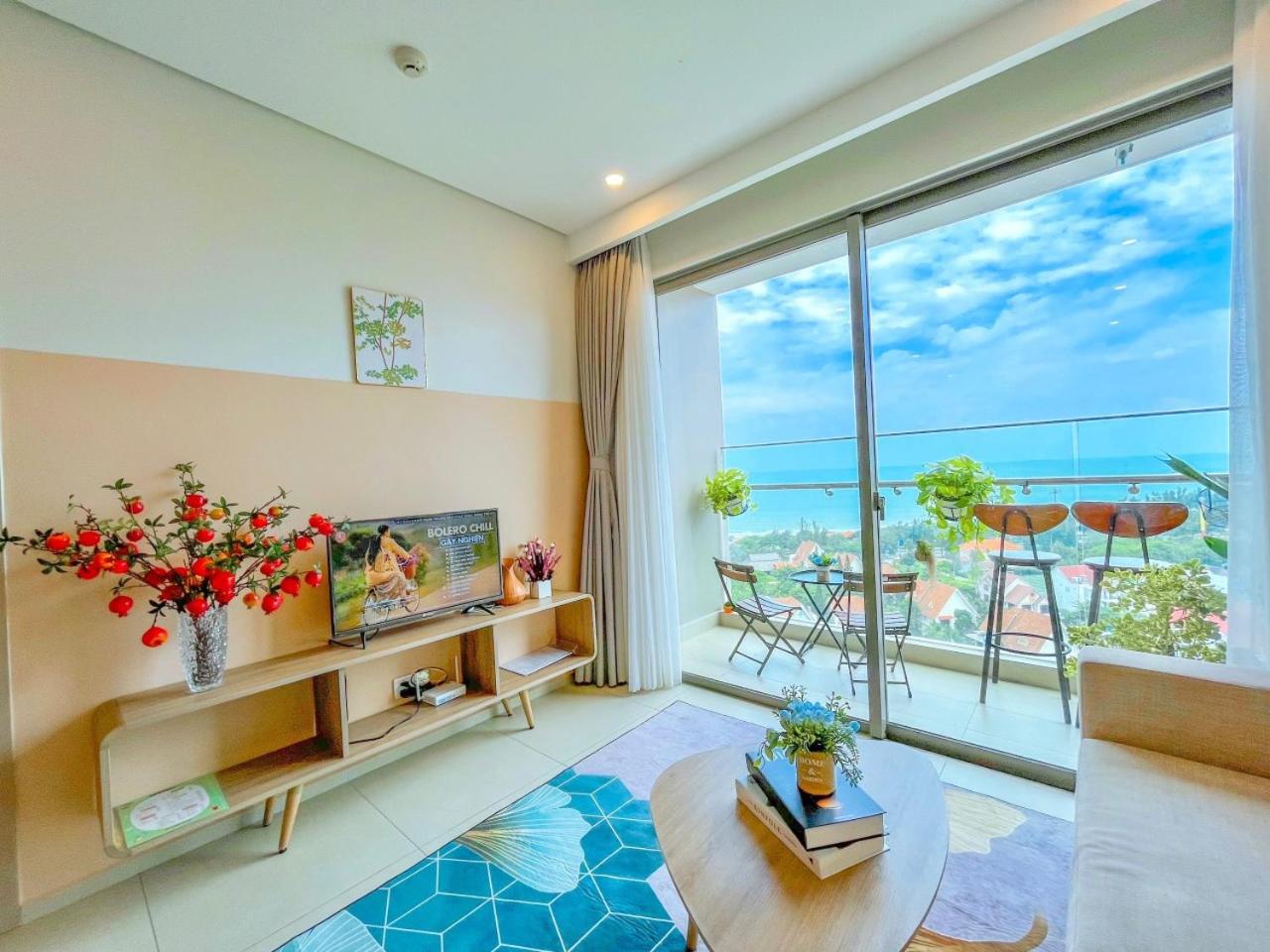 Three-Bedroom Apartment with Sea View - Photo 39