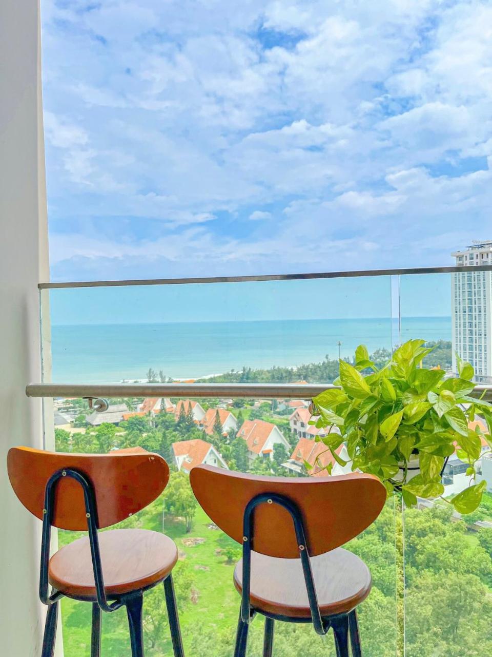 Three-Bedroom Apartment with Sea View - Photo 42