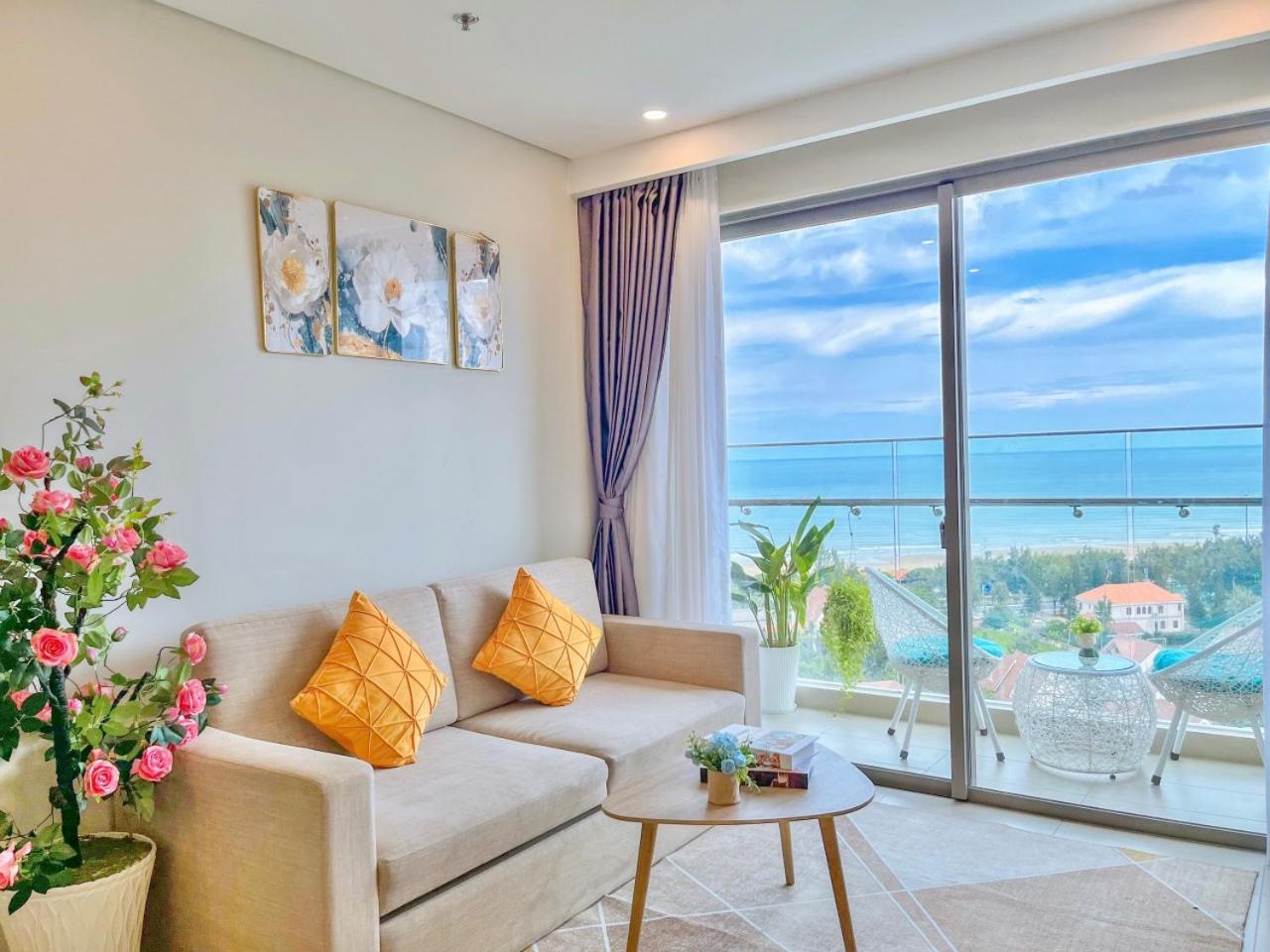 Three-Bedroom Apartment with Sea View - Photo 37