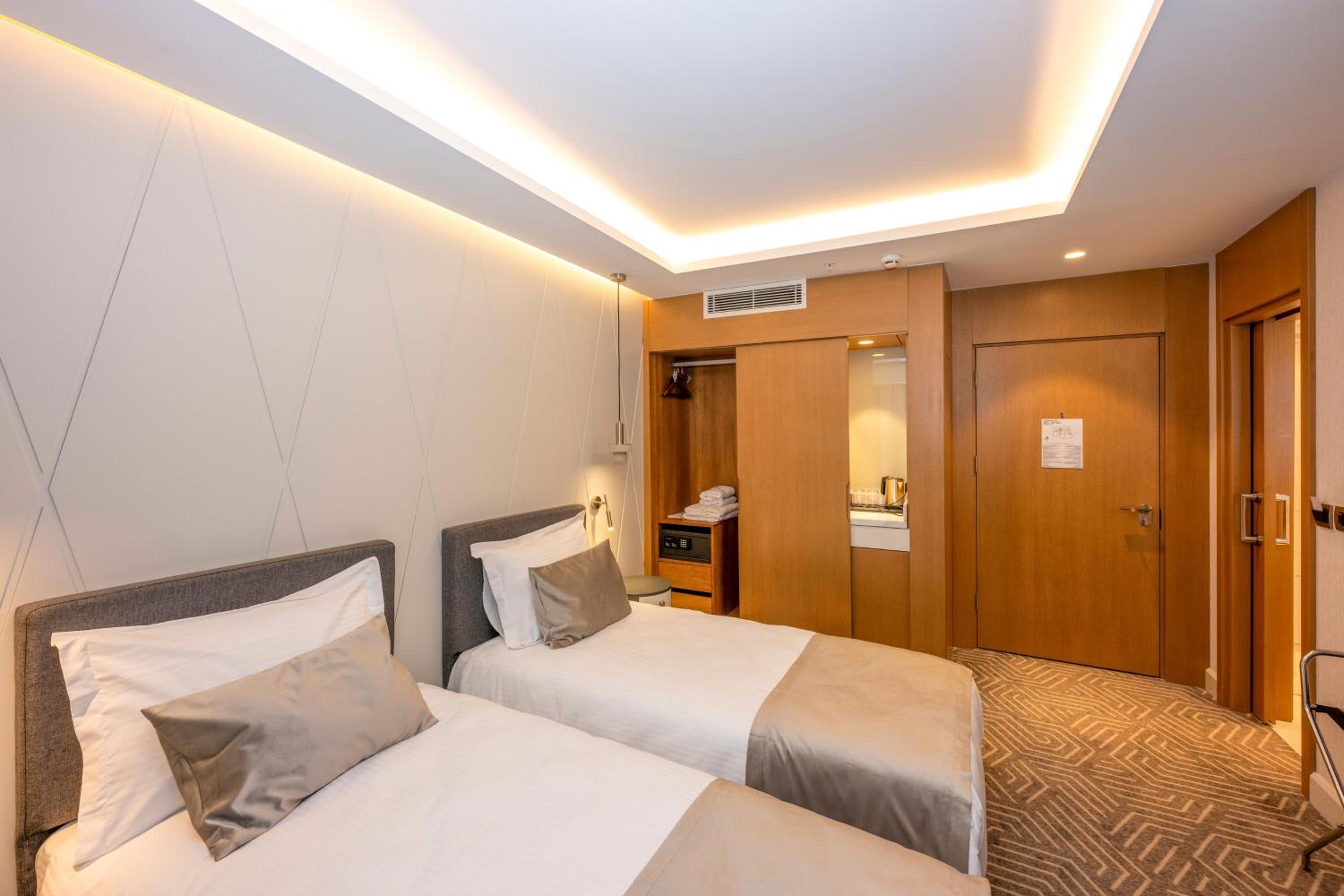 Deluxe Twin Room photo 1