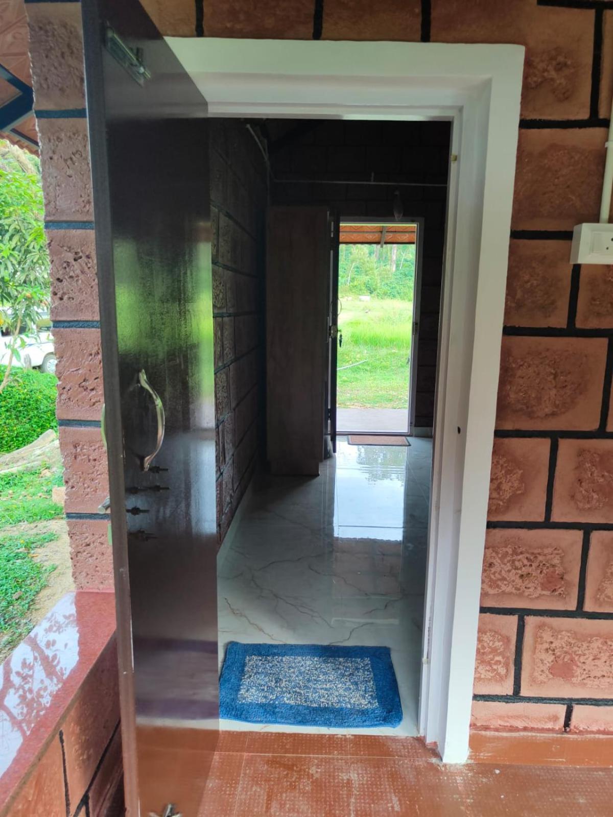 Family Room with Private Bathroom photo 1