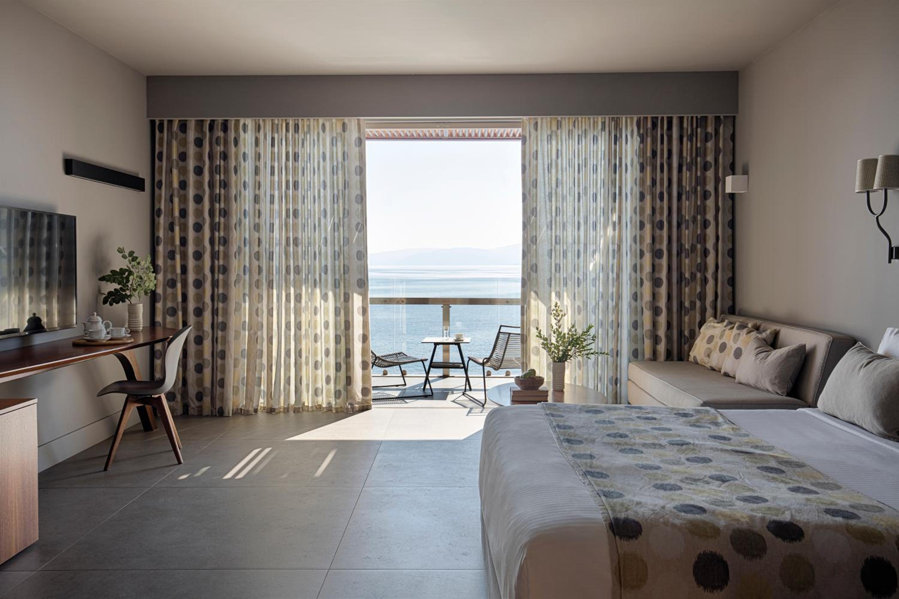 Deep Blue Bungalow Suite, Waterfront  - Photo 1