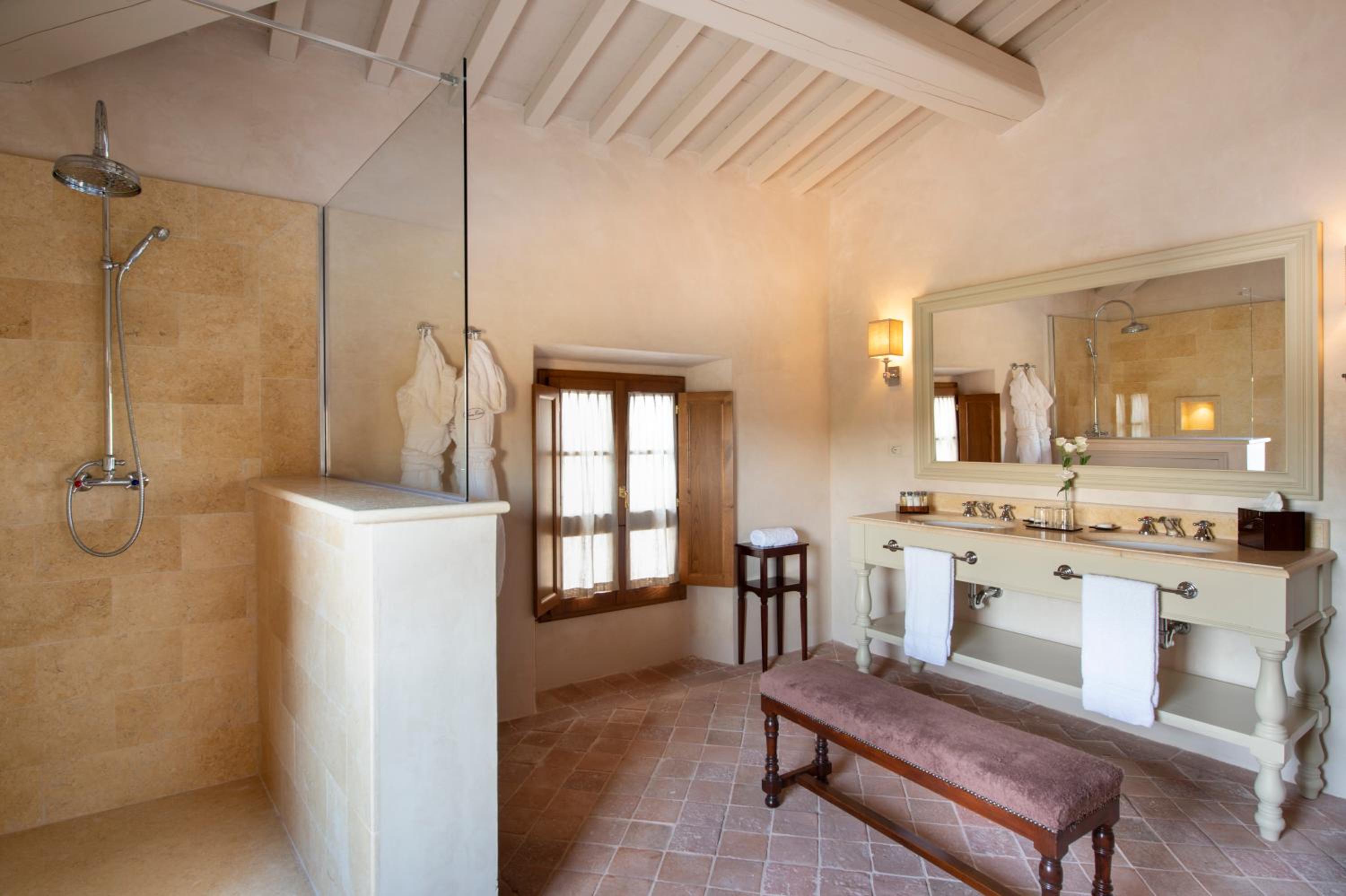 Suite - Photo 10