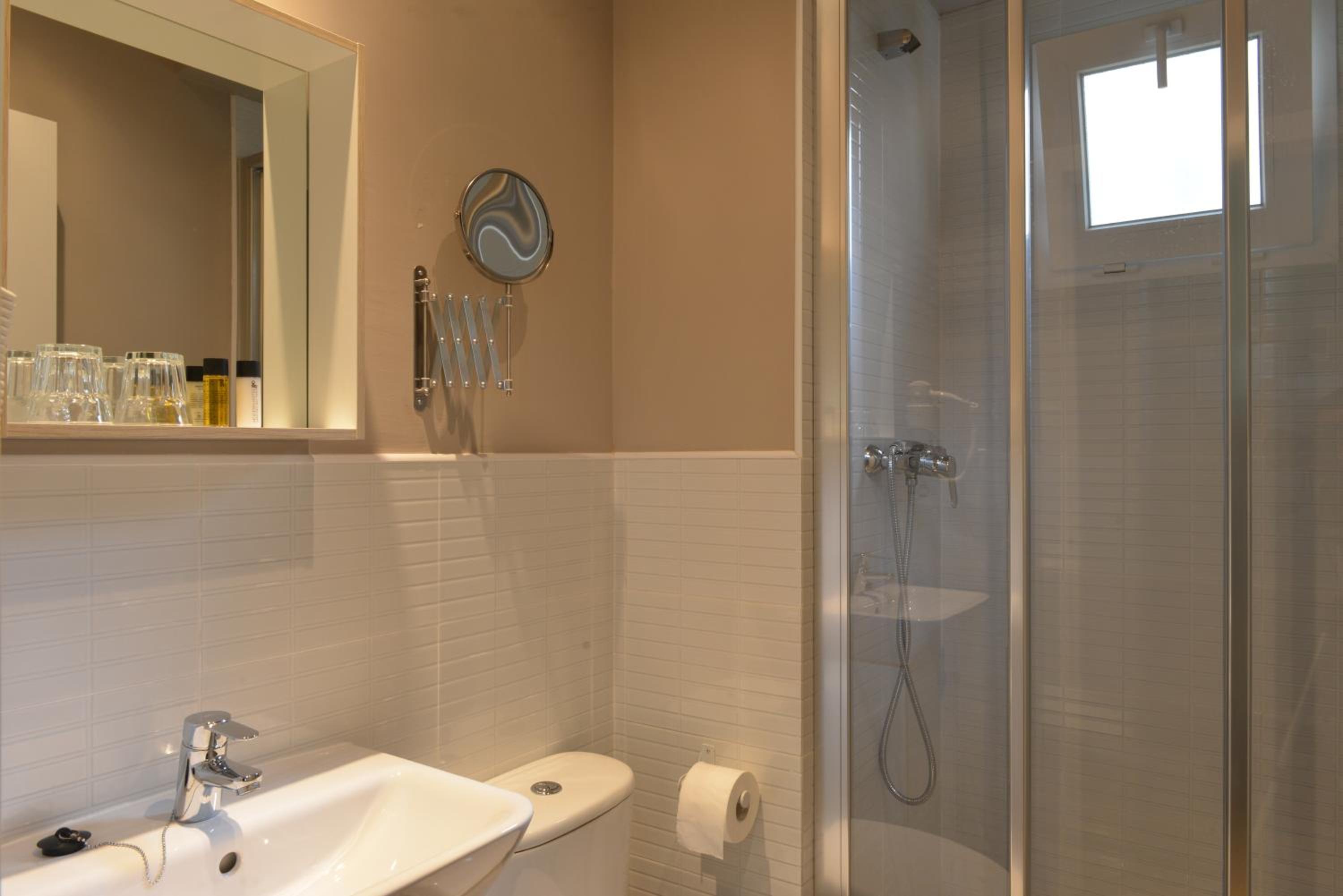Twin Room - Photo 77