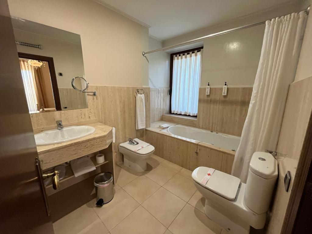 Superior Double Room thumbnail 6