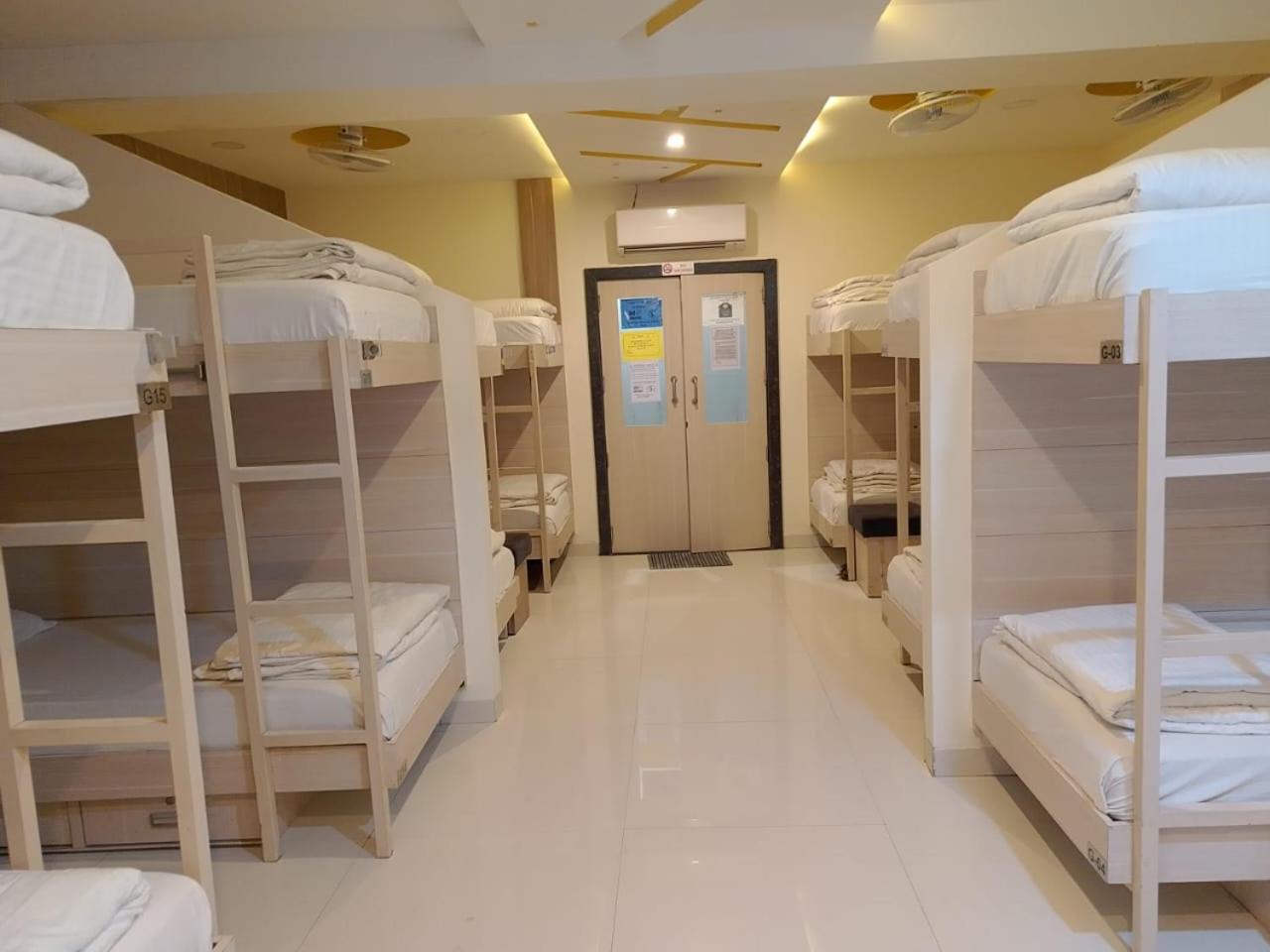Single Bed in Male Dormitory Room with Shared Bathroom photo 2