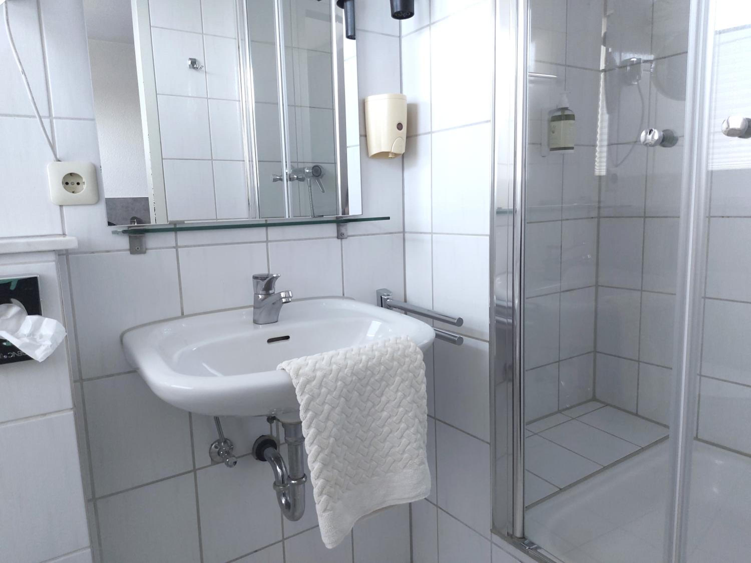 Double Room - Photo 6