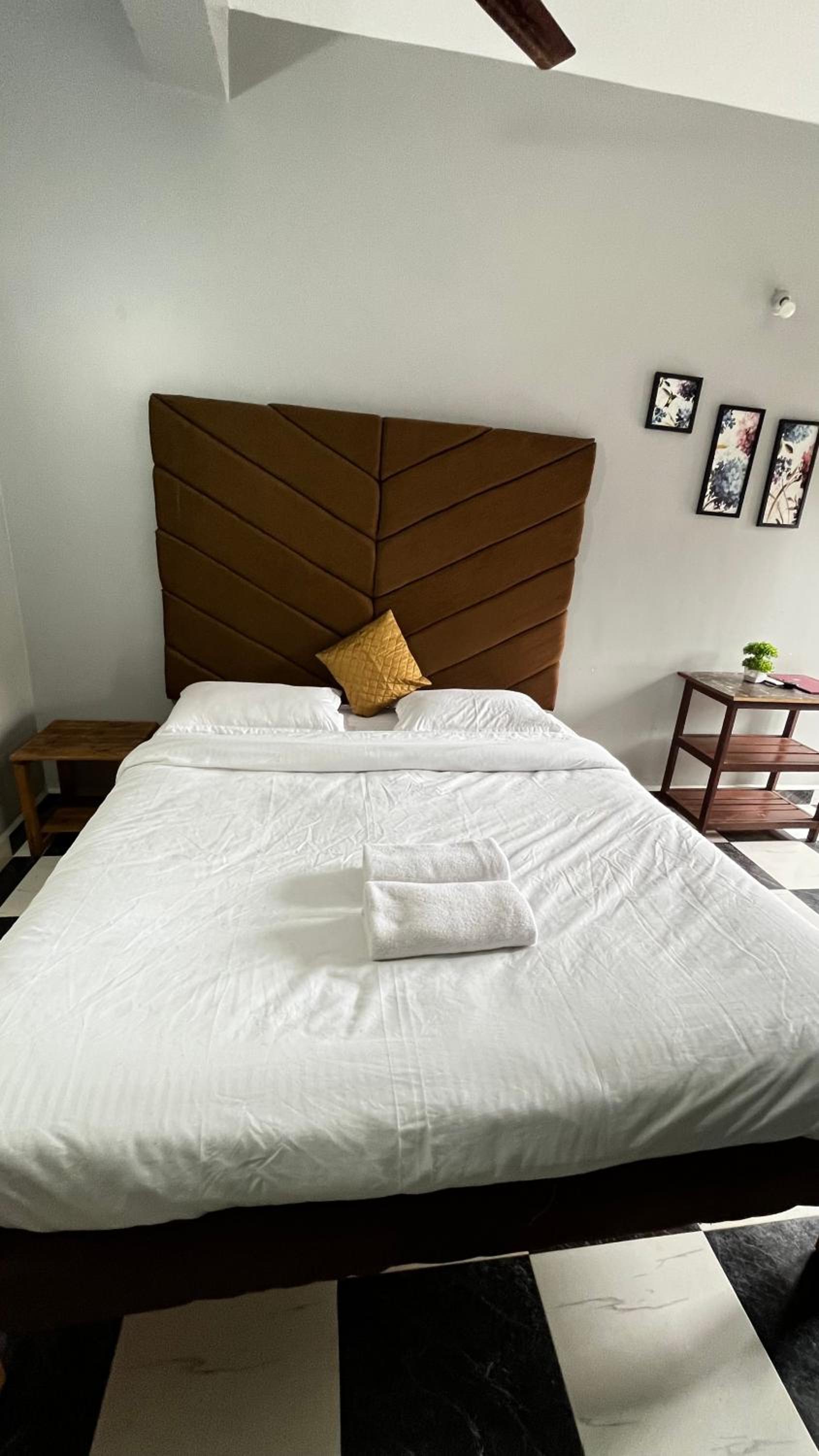 Deluxe Double Room with Balcony photo 3