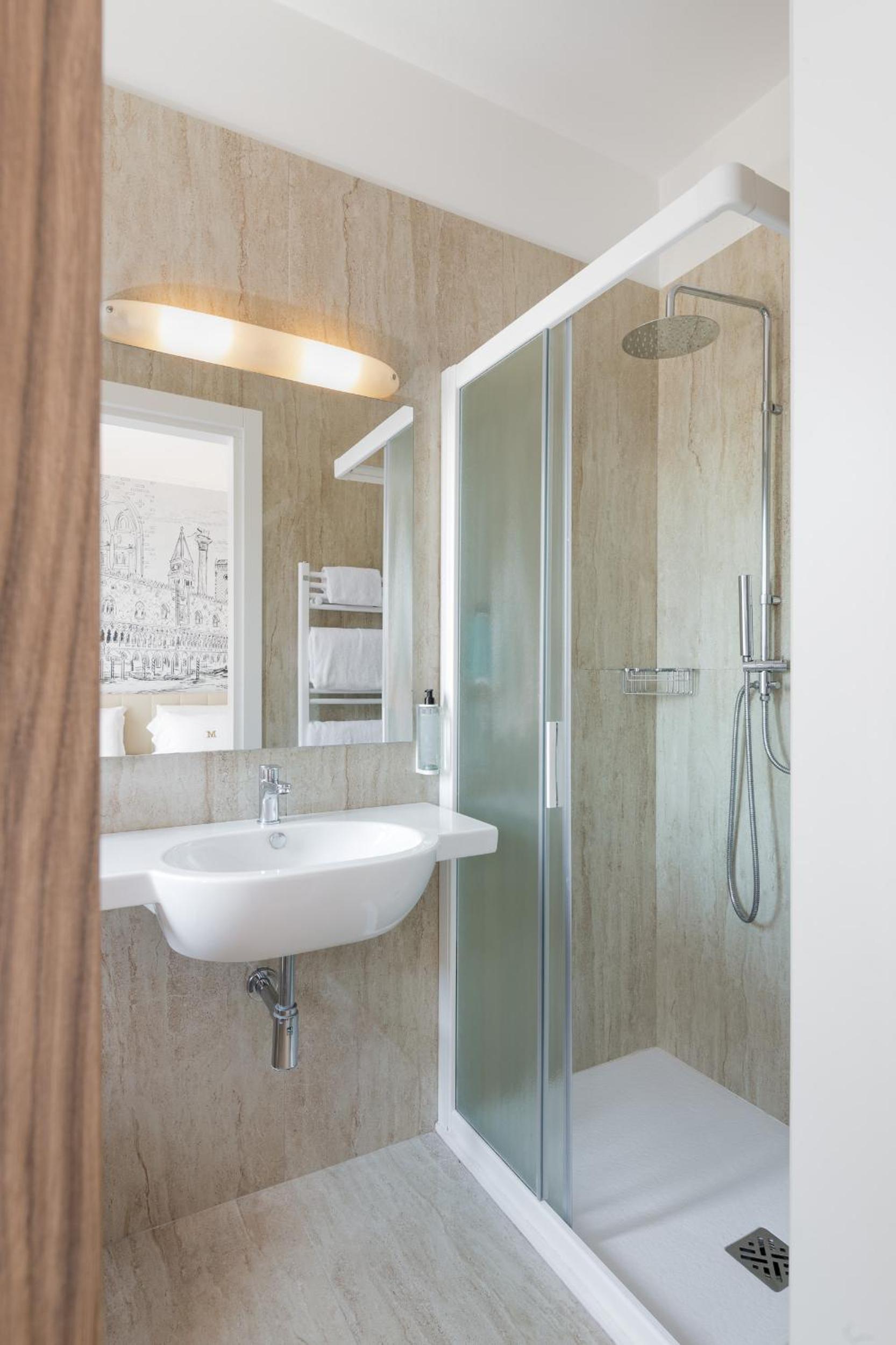 Comfort Triple Room - Photo 11