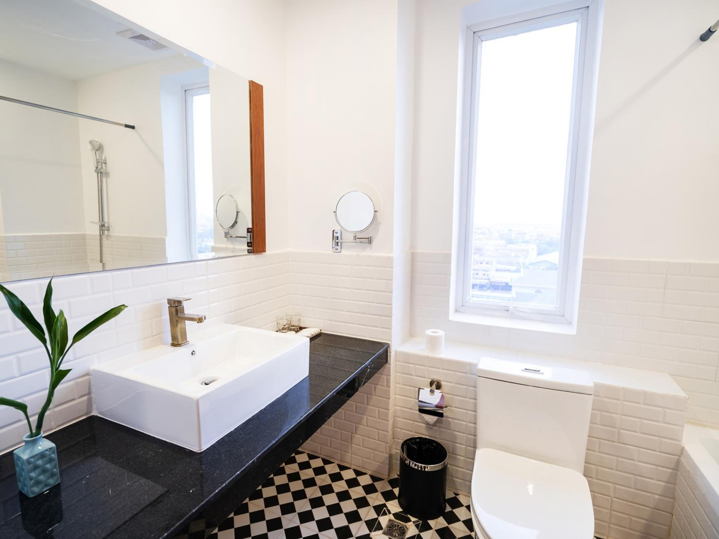 Premier Deluxe Double with Balcony - Photo 8