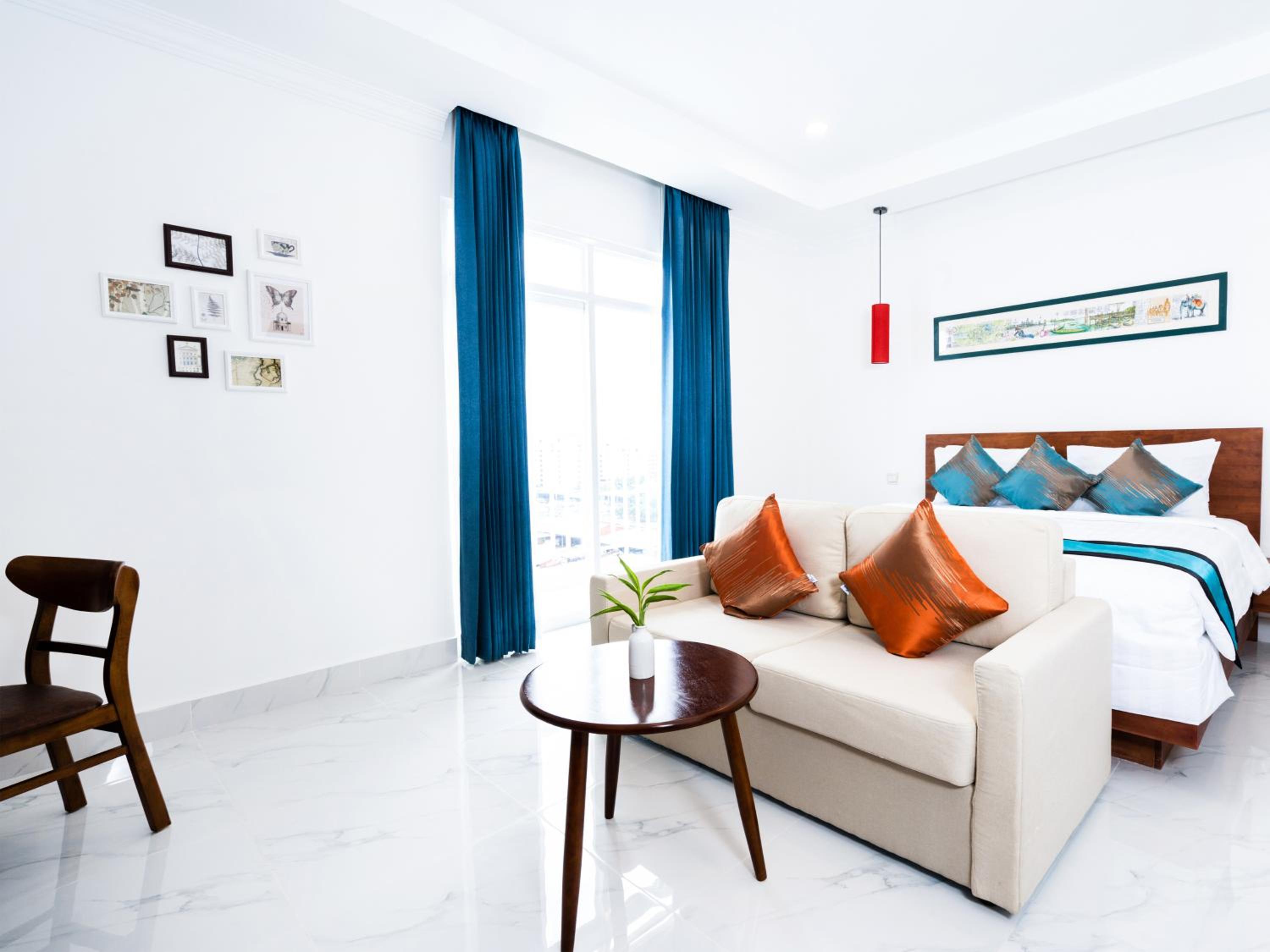Premier Deluxe Double with Balcony - Photo 5
