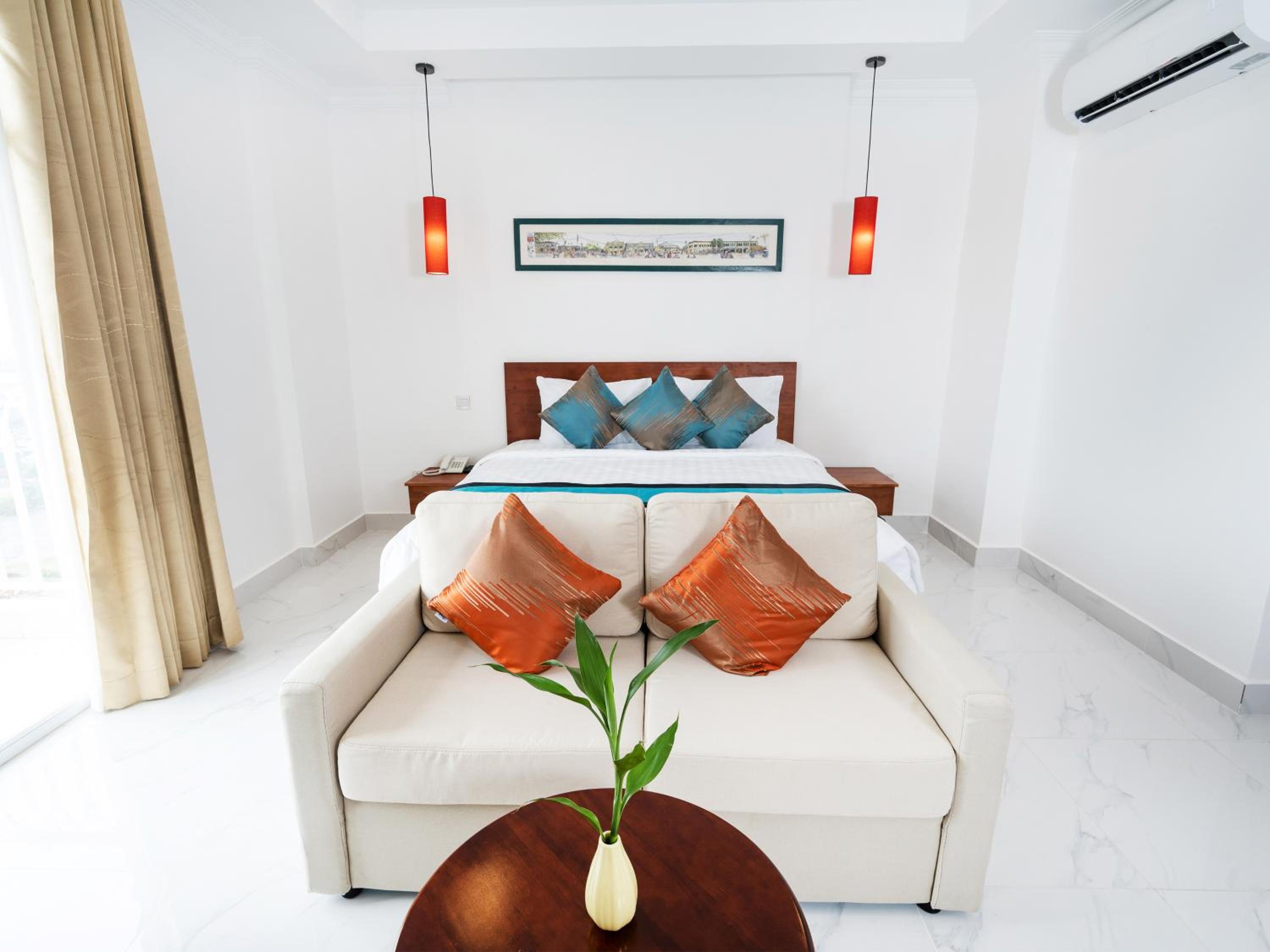 Premier Deluxe Double with Balcony - Photo 6