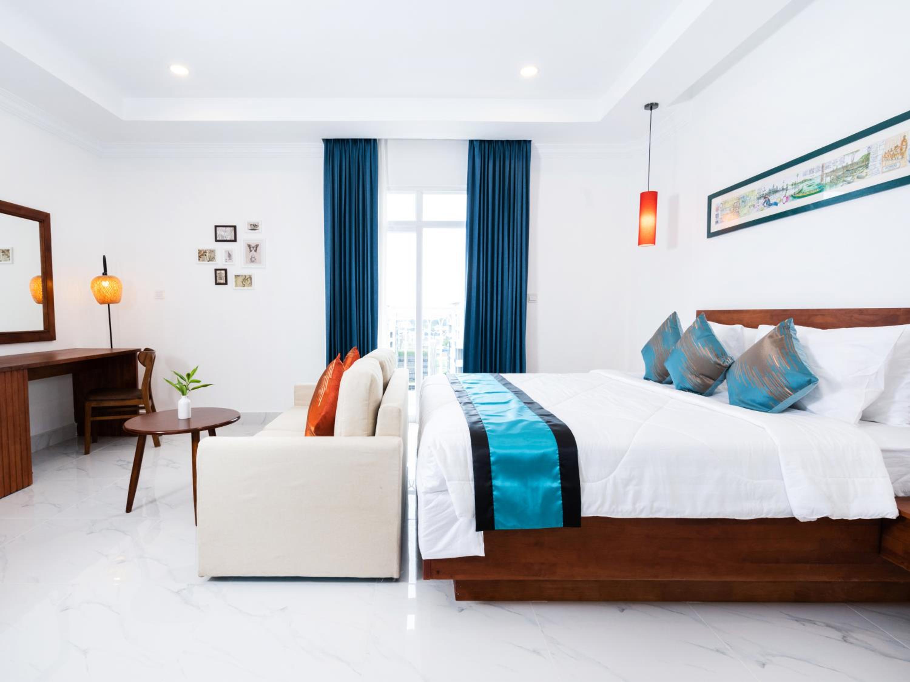 Premier Deluxe Double with Balcony - Photo 1