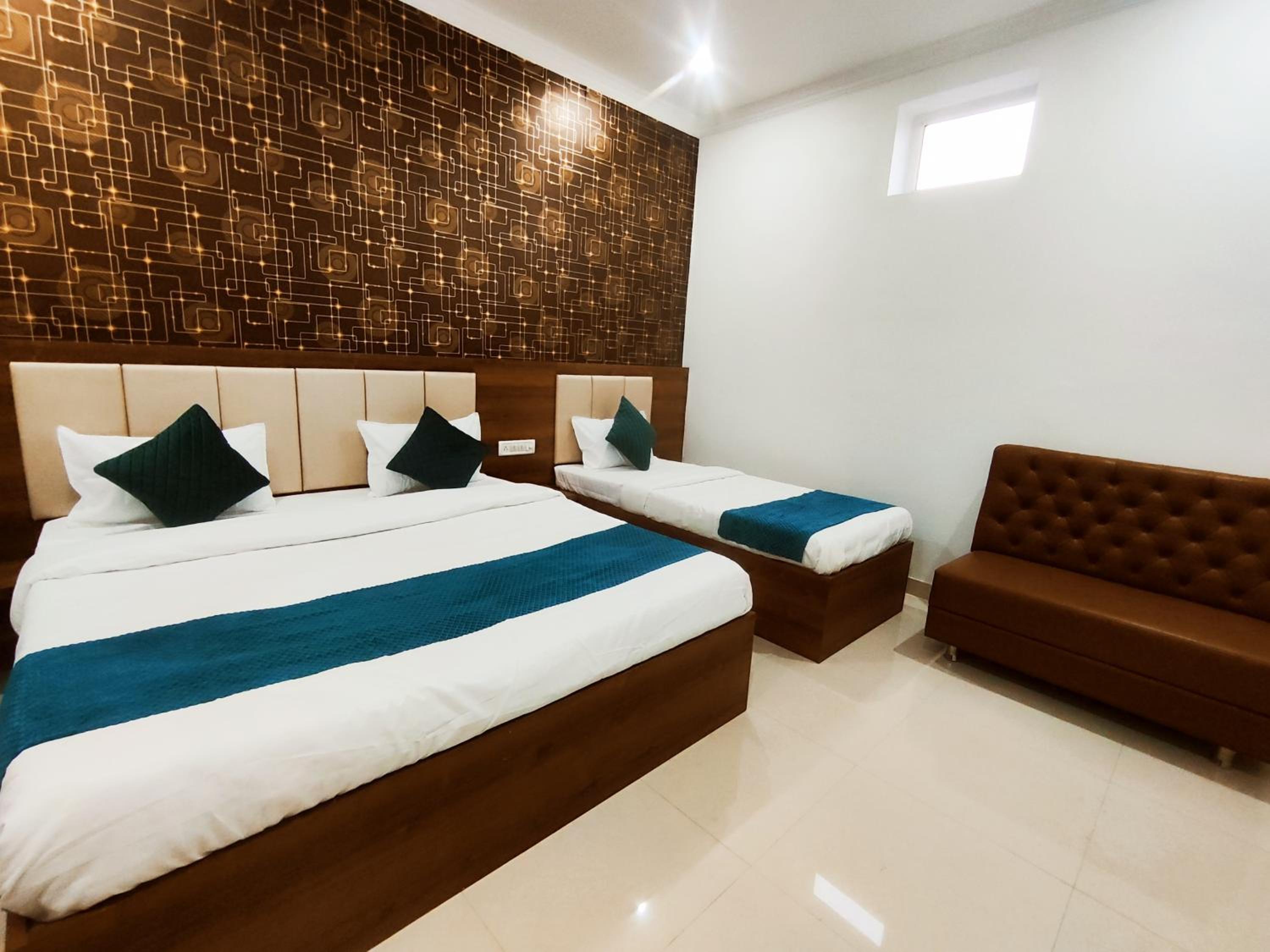 Luxury Triple Room photo 2