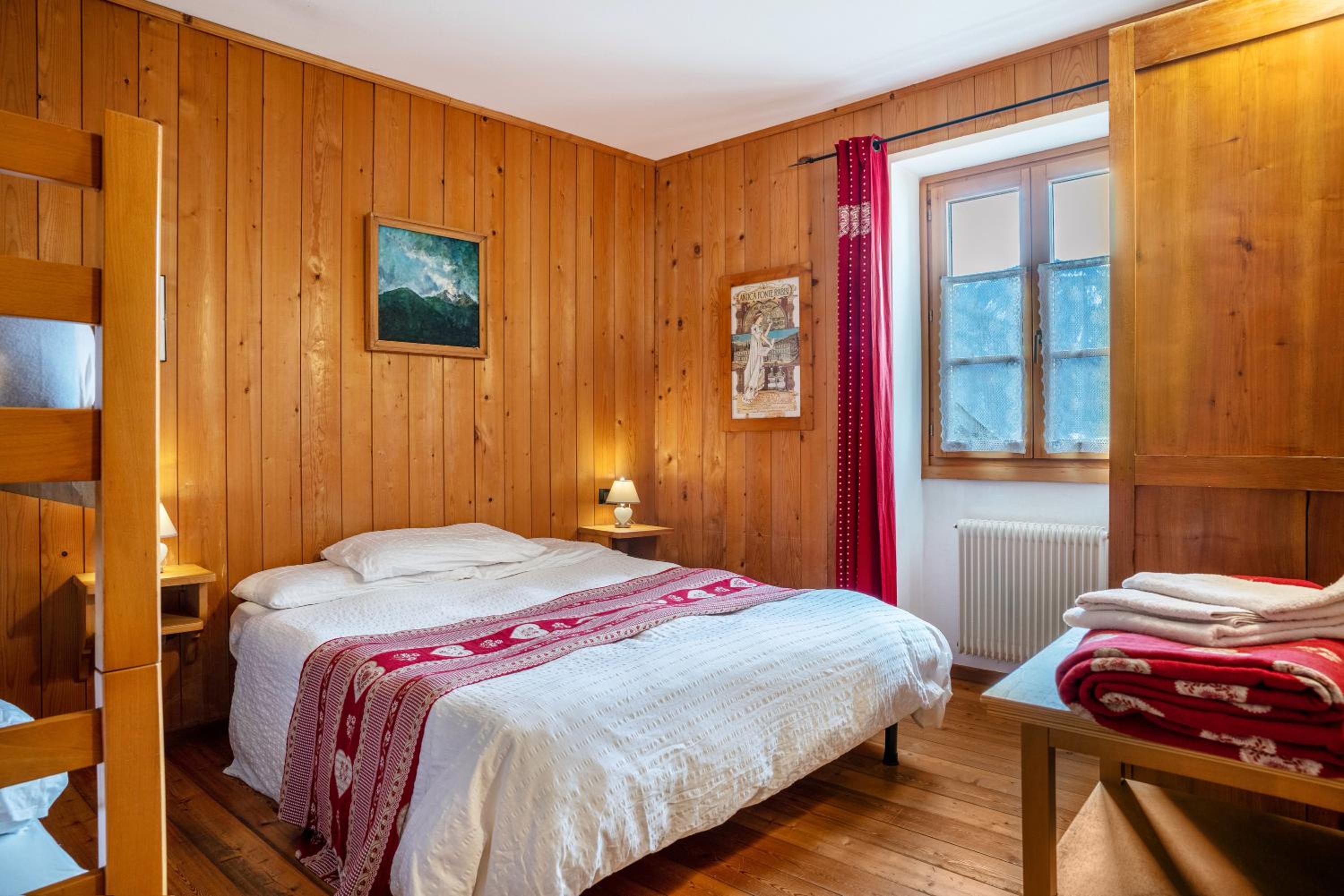 Two-Bedroom Deluxe Apartment with Garden View