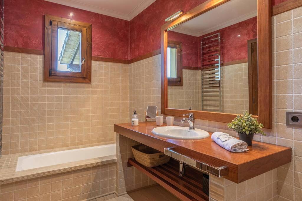 Villa with Private Pool photo 3