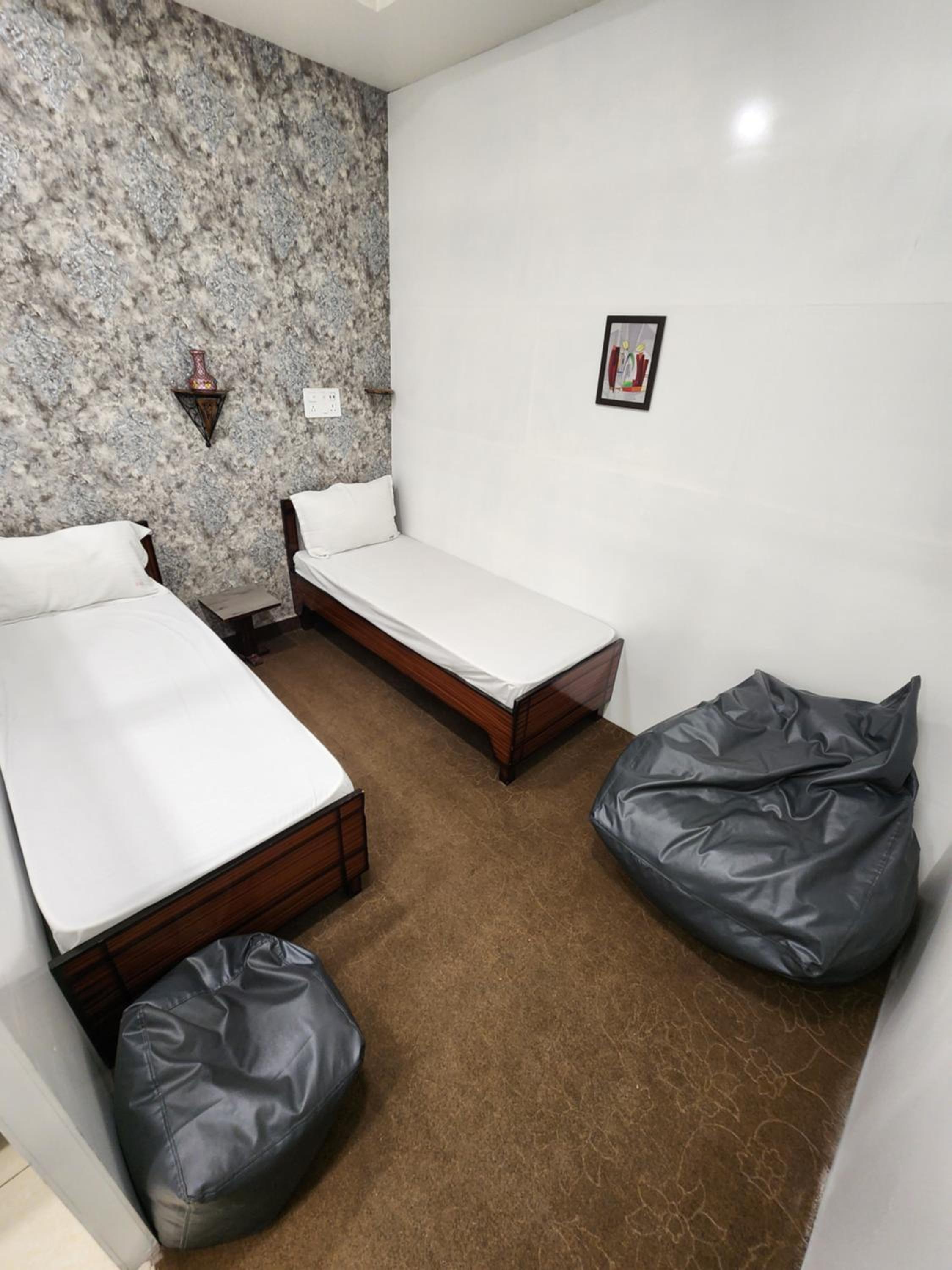Family Room - Photo 2