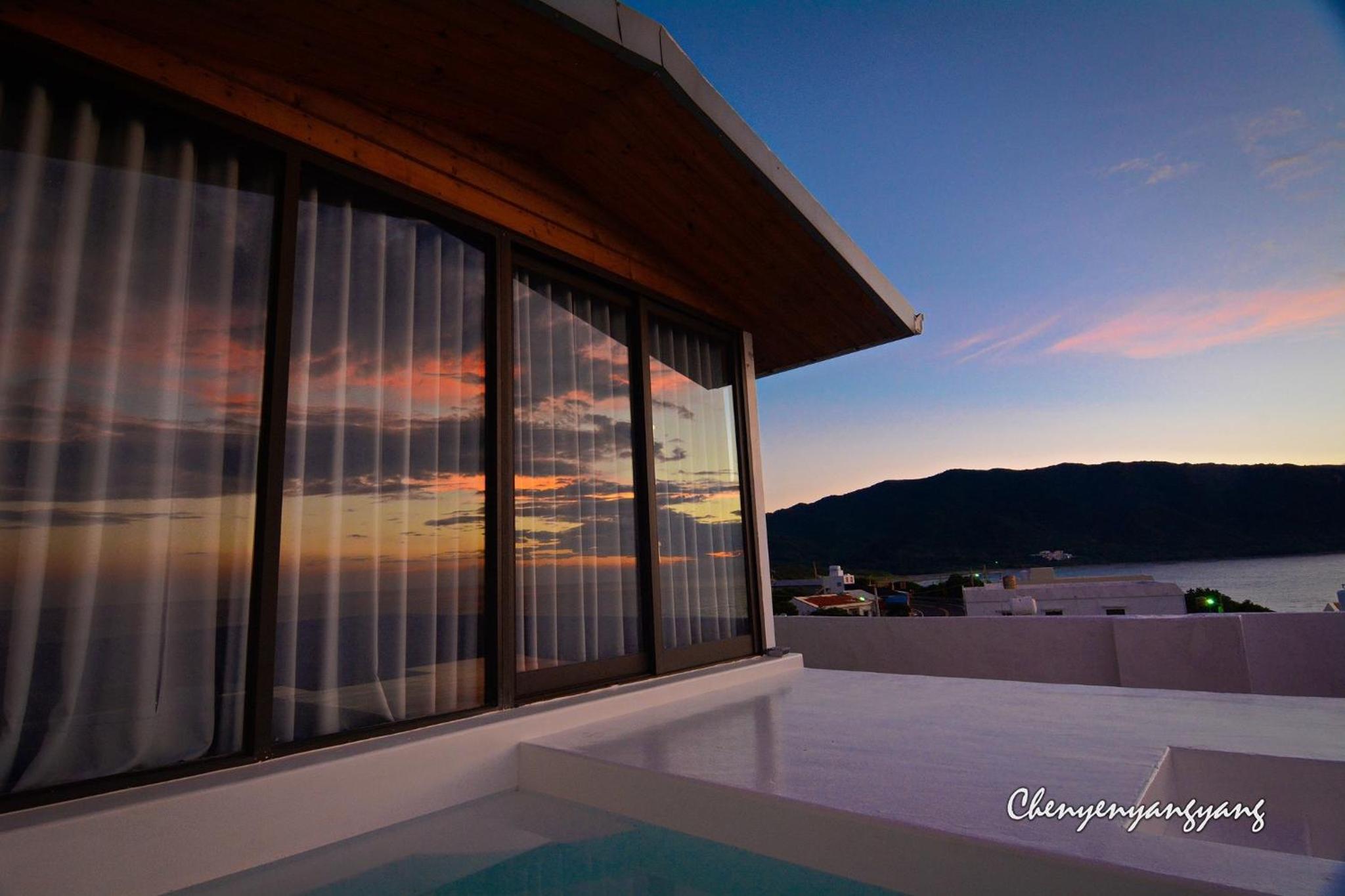 Deluxe Double Room with Balcony and Sea View - Photo 10