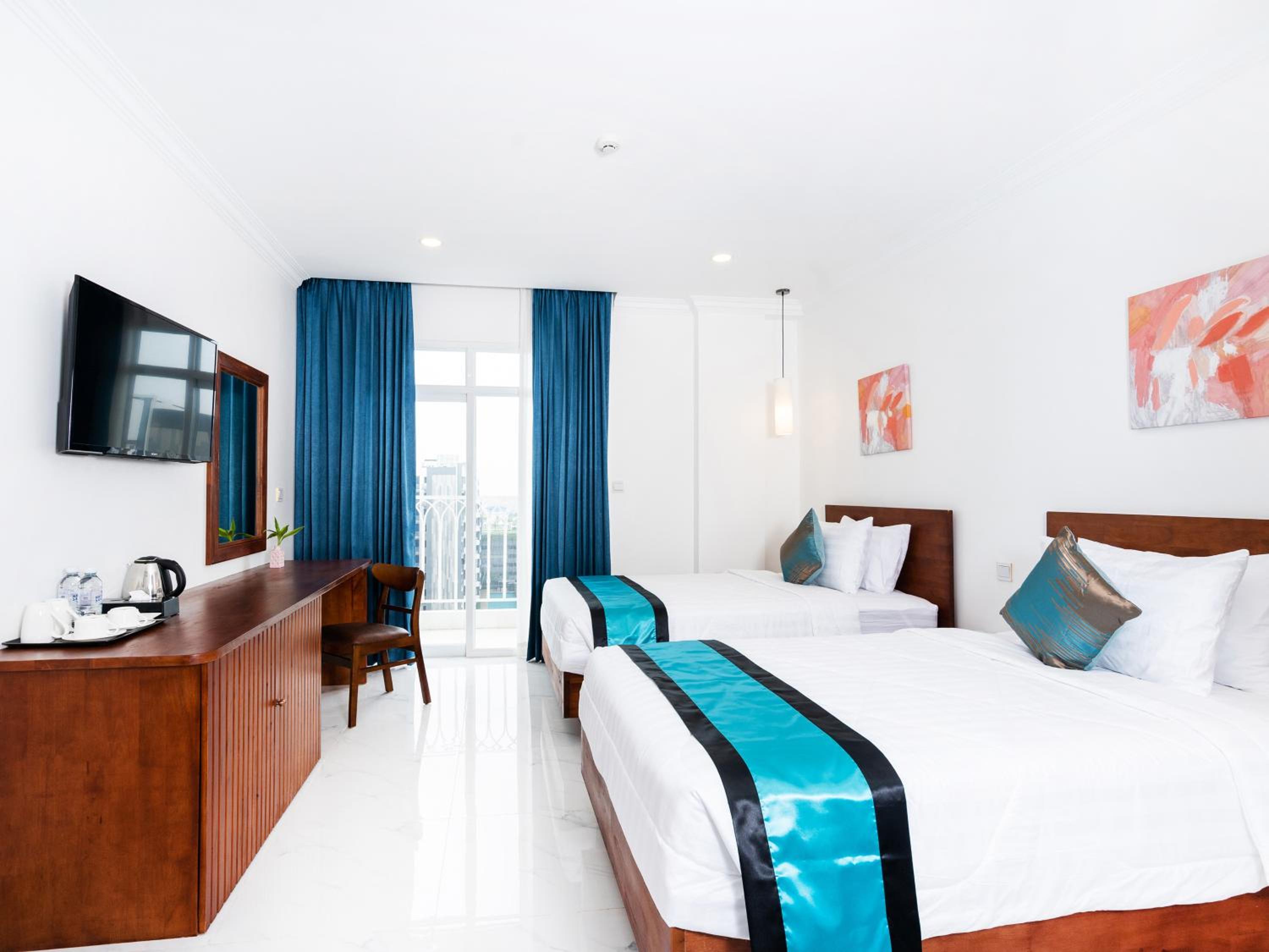 Deluxe Twin with Balcony - Photo 1