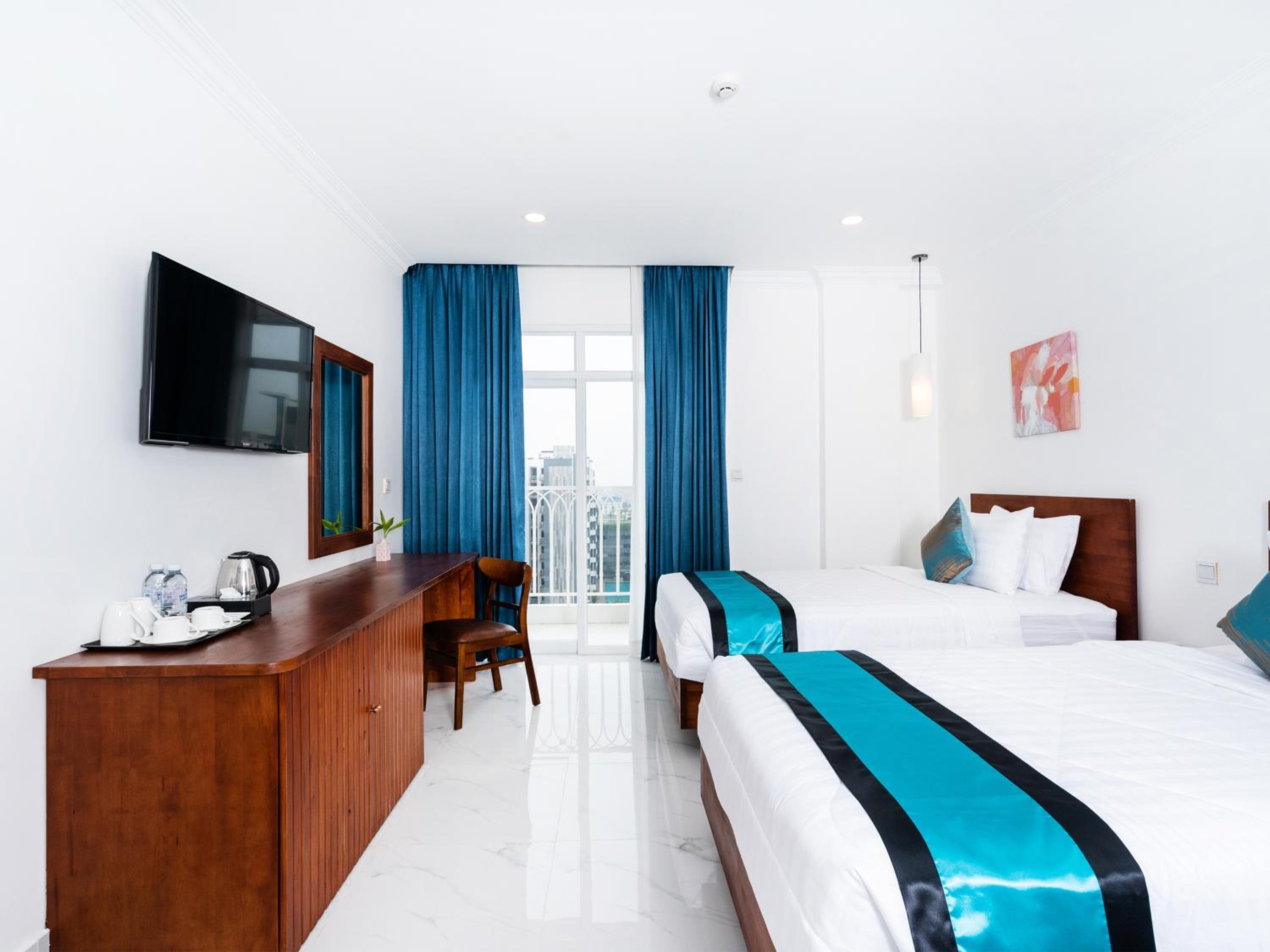2-Bedrooms Family Connecting with Balcony - Photo 6