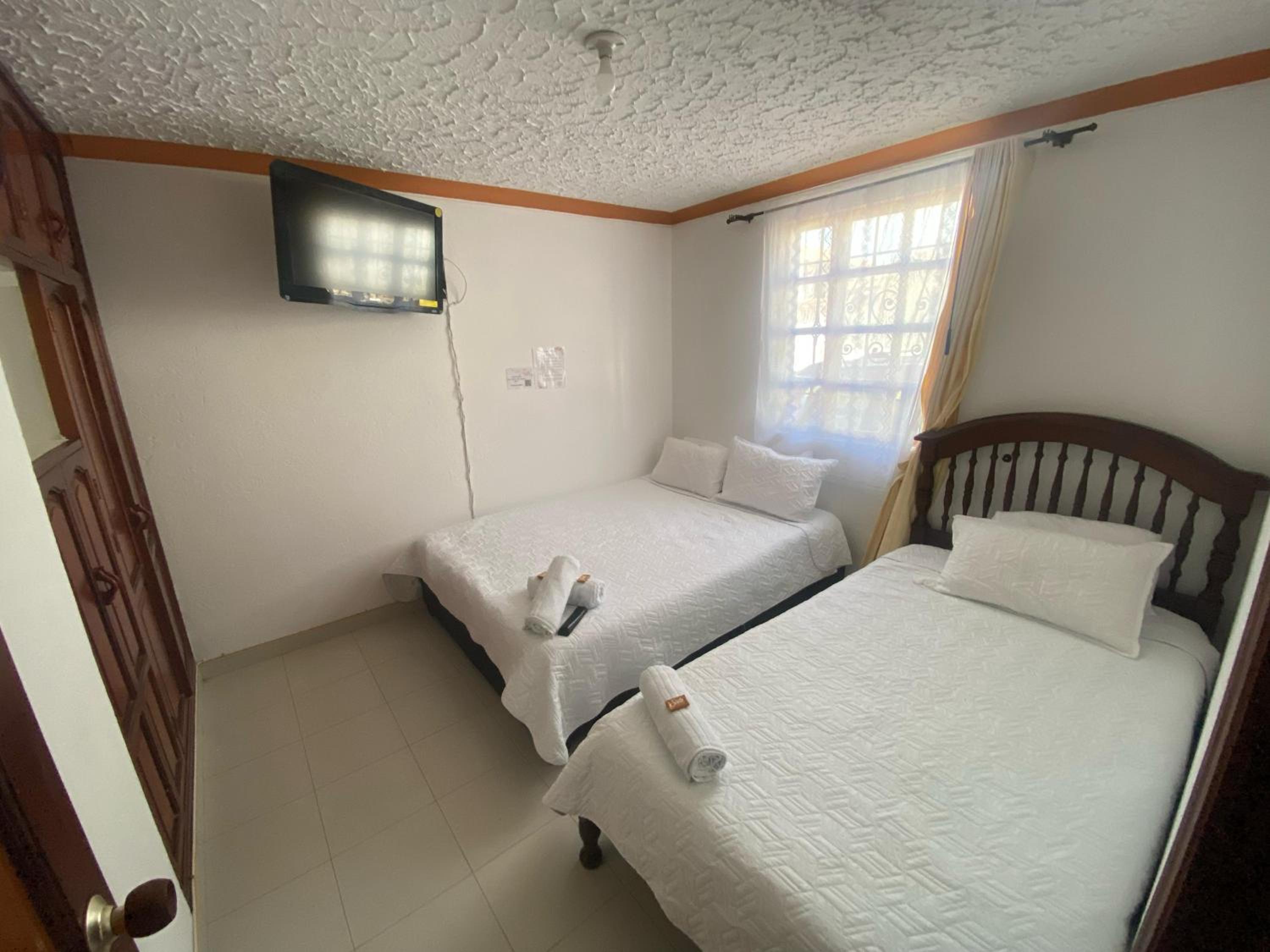 Basic Triple Room with Shared Bathroom photo 2