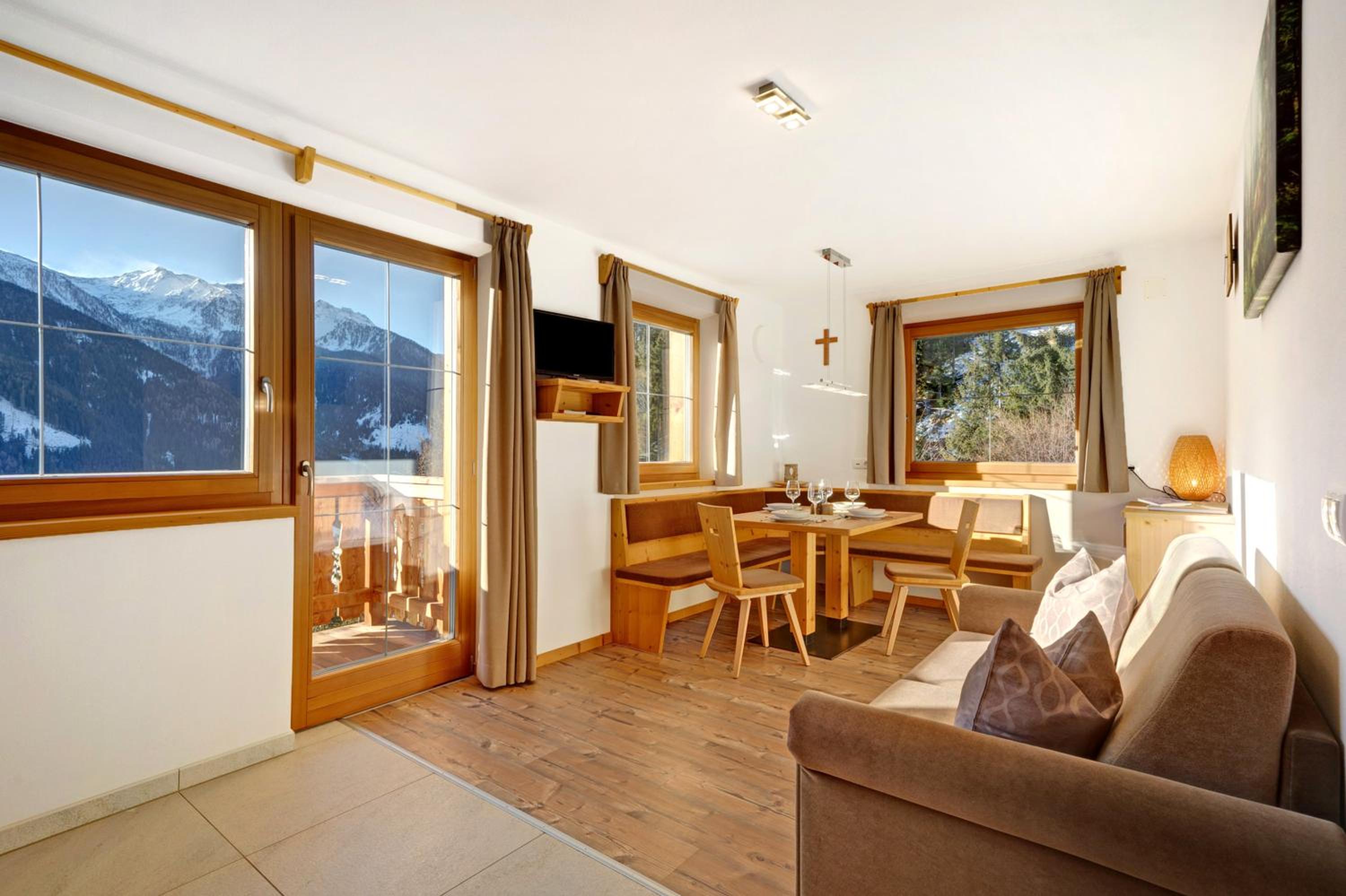 Two-Bedroom Deluxe Apartment with Garden View photo 1