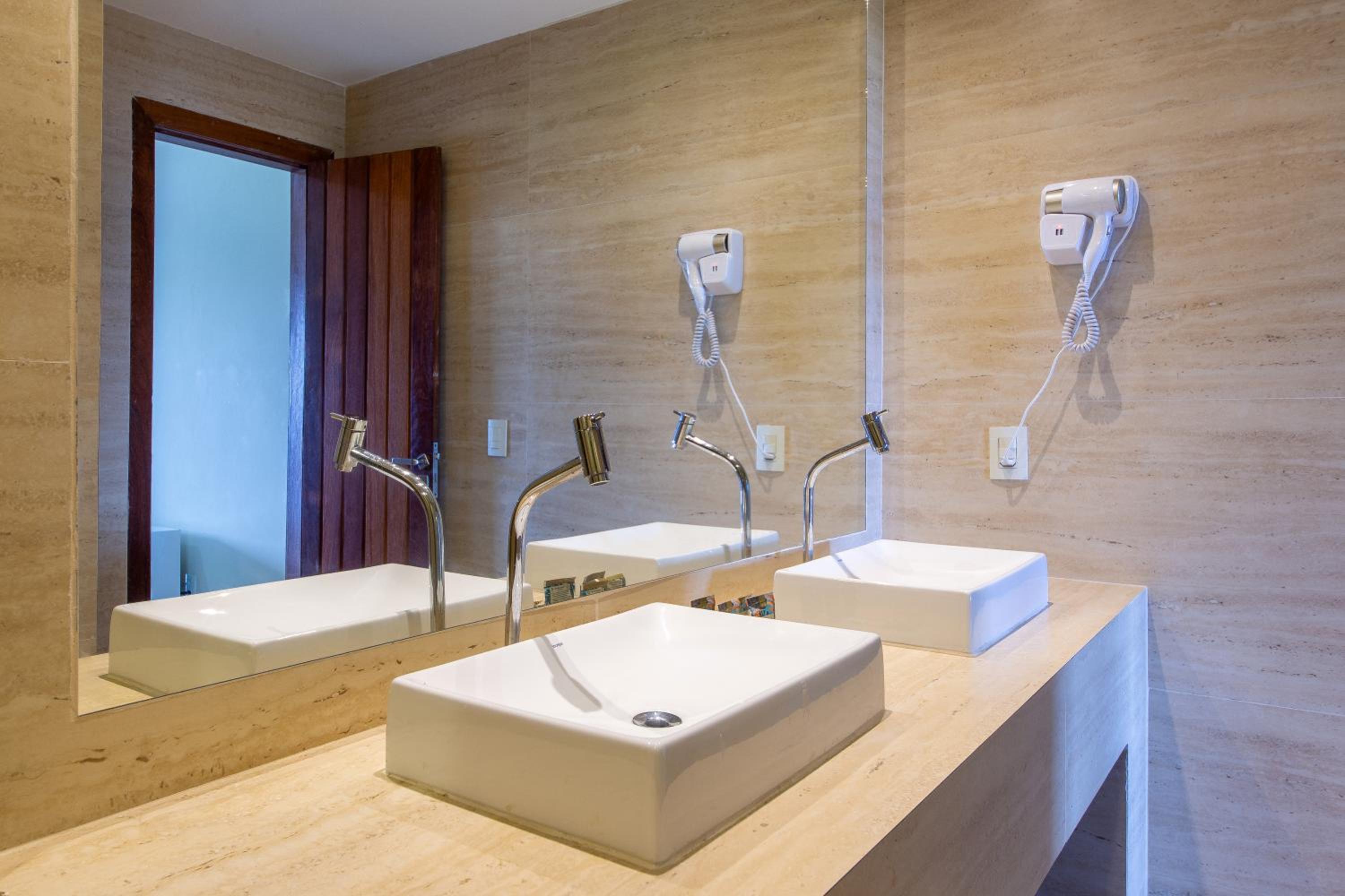 Quadruple Room with Bath photo 3