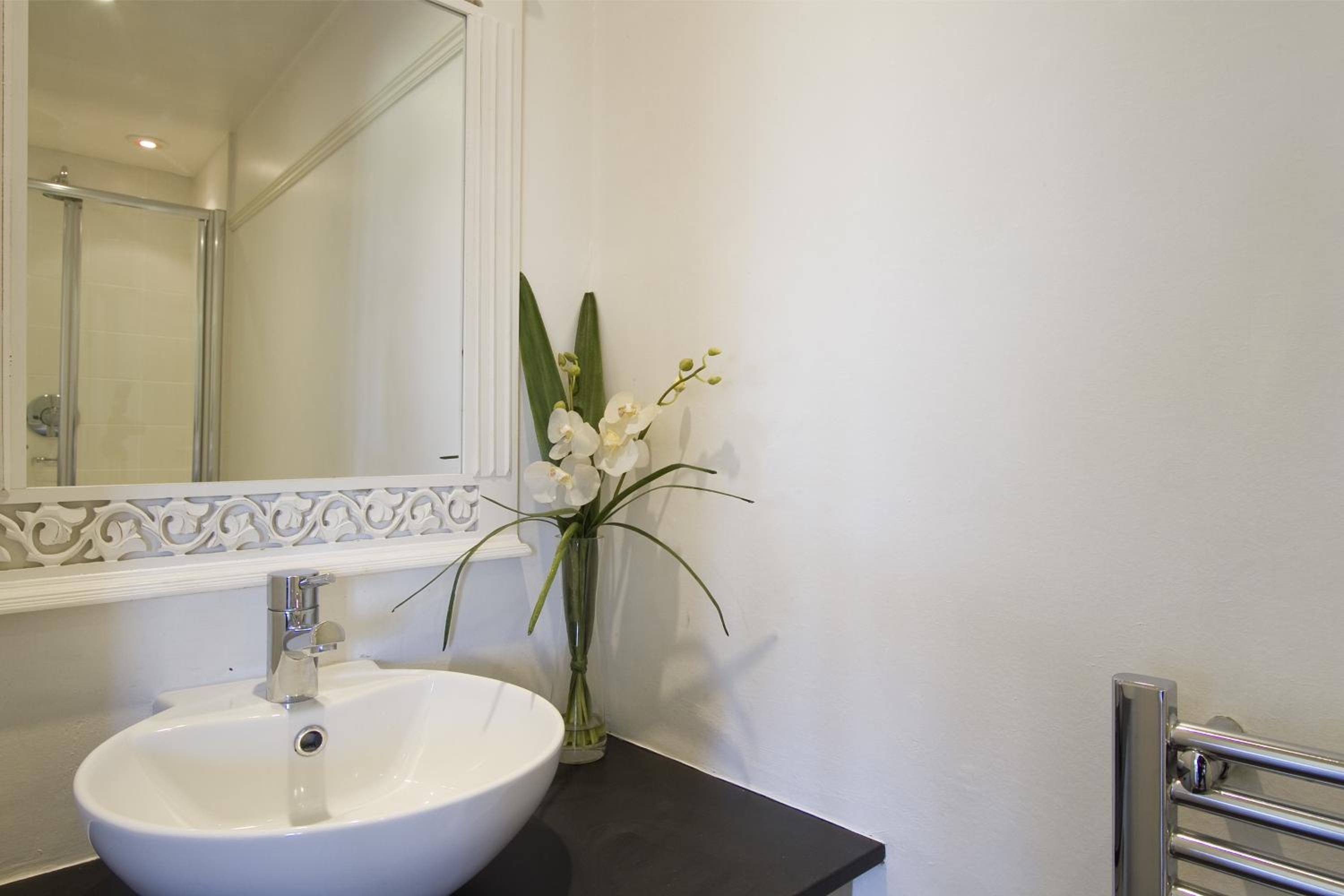 Deluxe Double Room with Shower photo 3