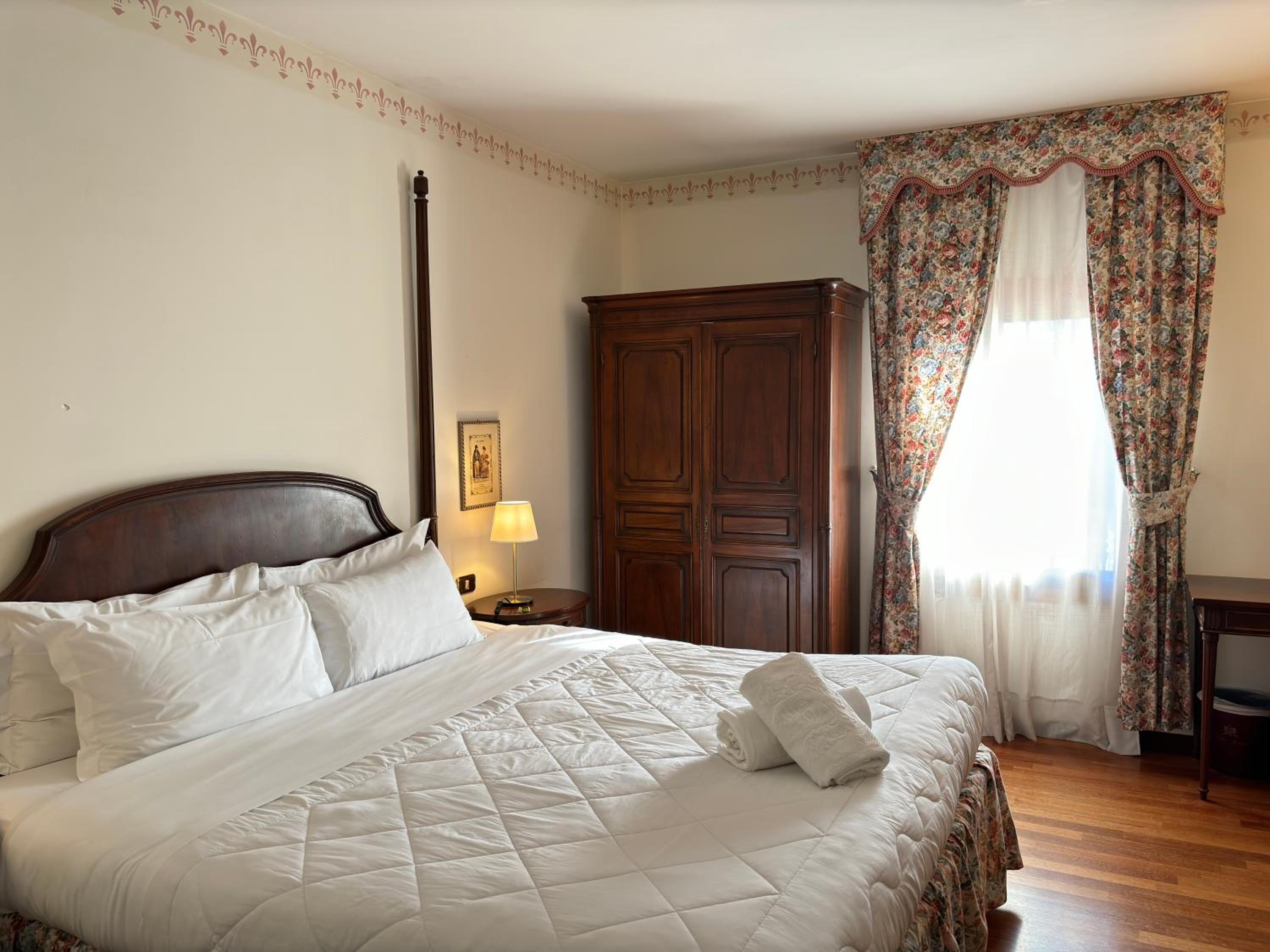 Classic Double Room - Photo 10