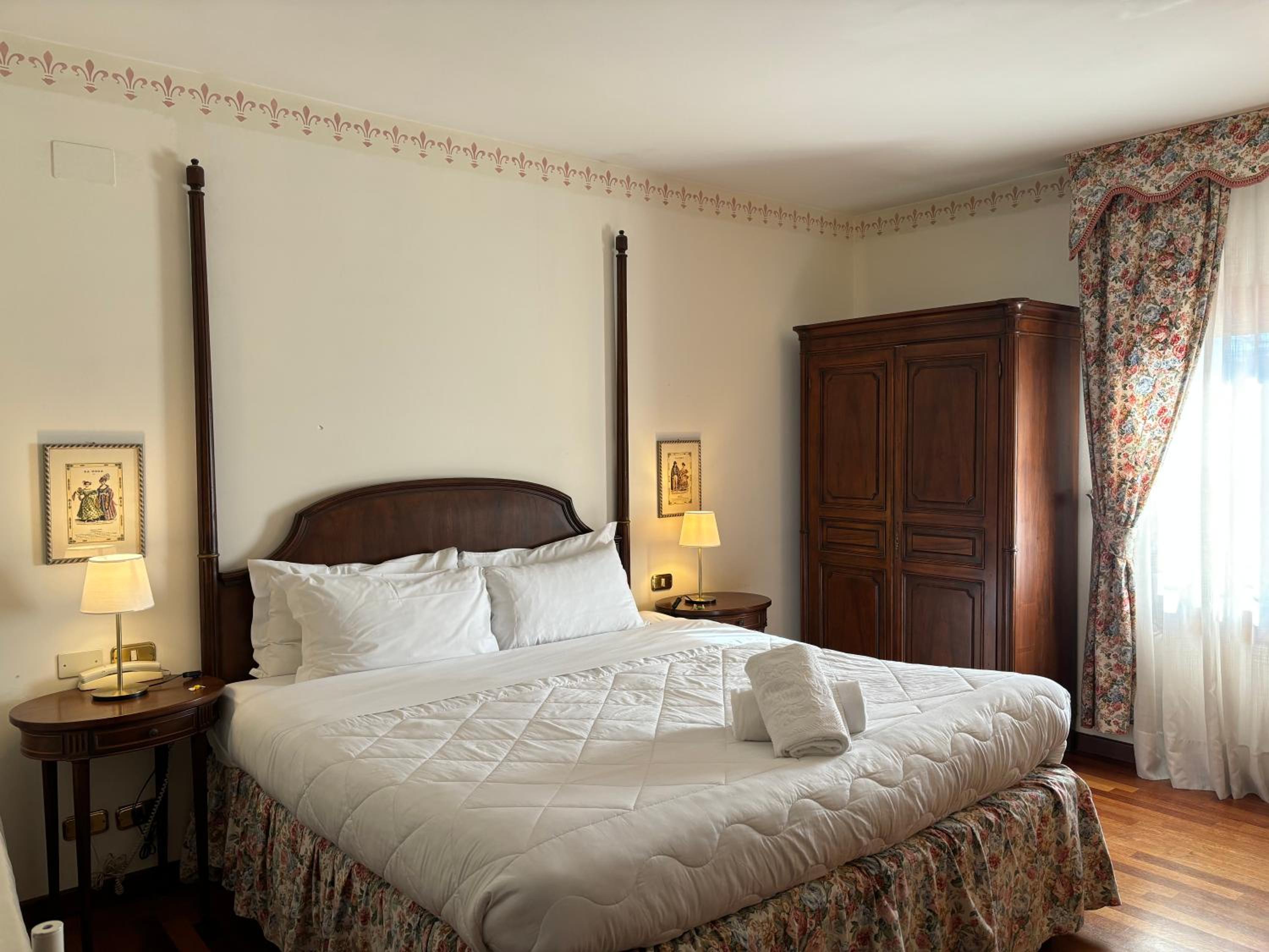 Classic Double Room - Photo 11