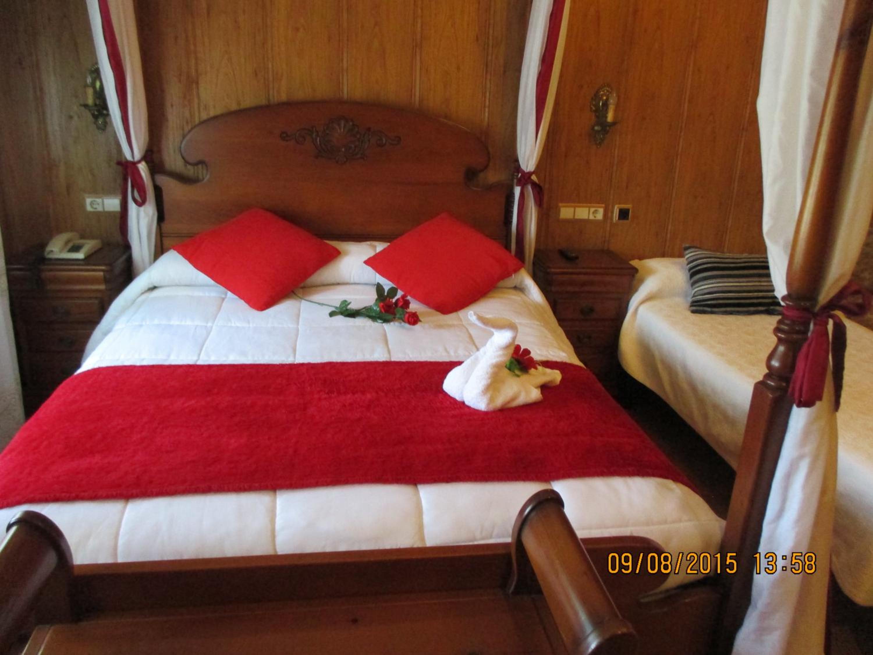 Family Room (2 Adults + 2 Children) with Parking Included photo 2