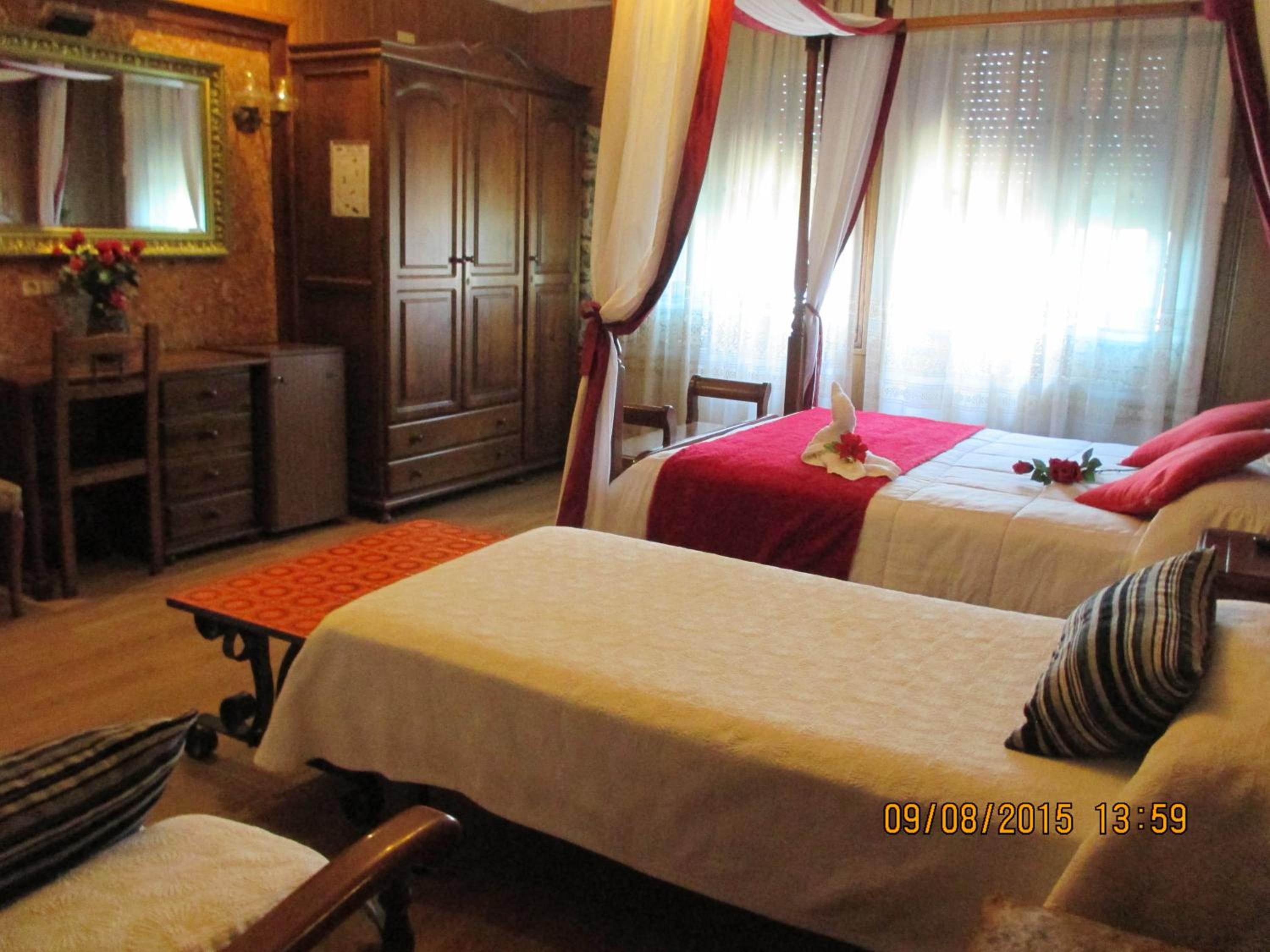 Family Room (2 Adults + 2 Children) with Parking Included photo 3