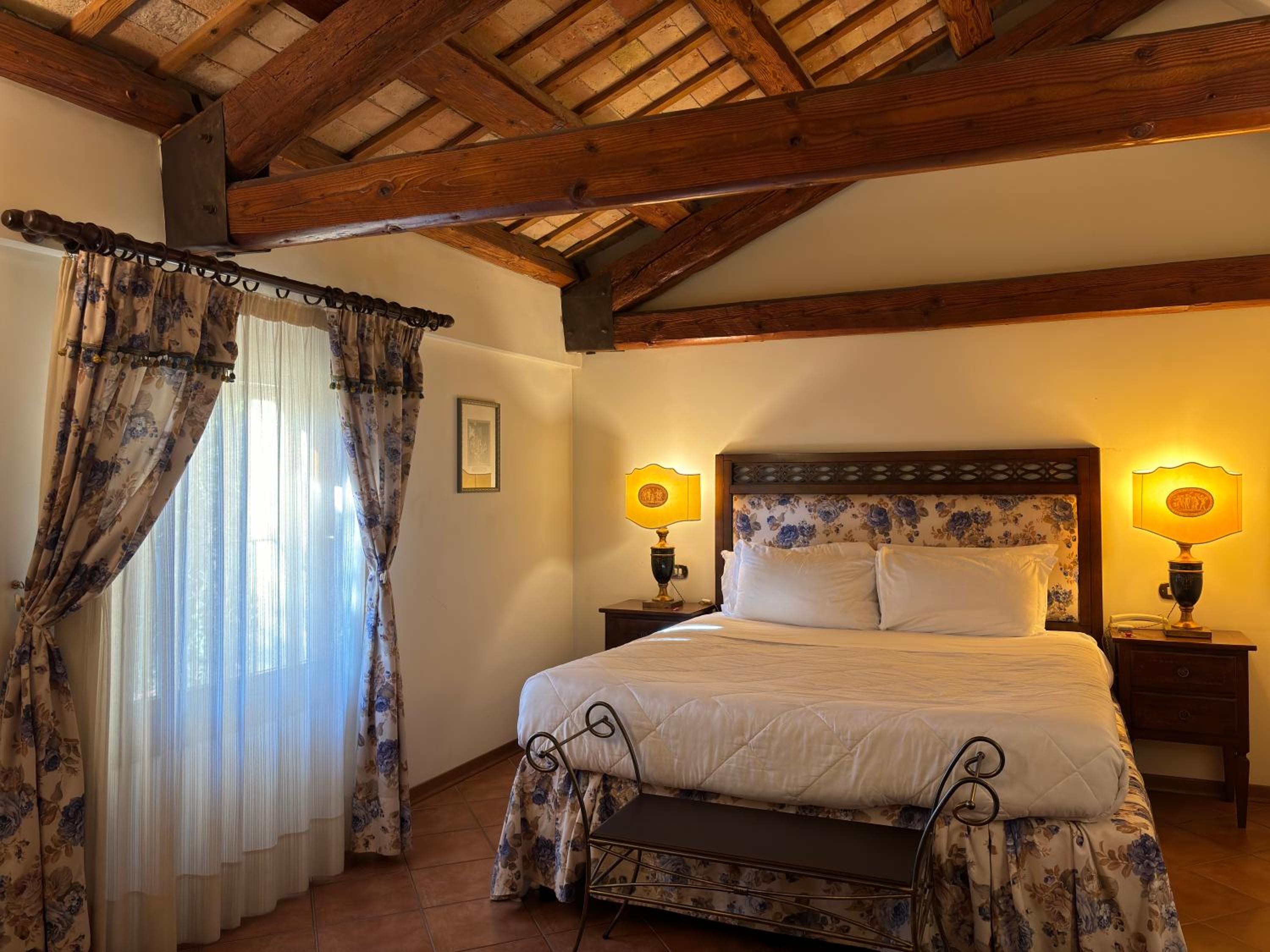 Executive Room - Photo 5
