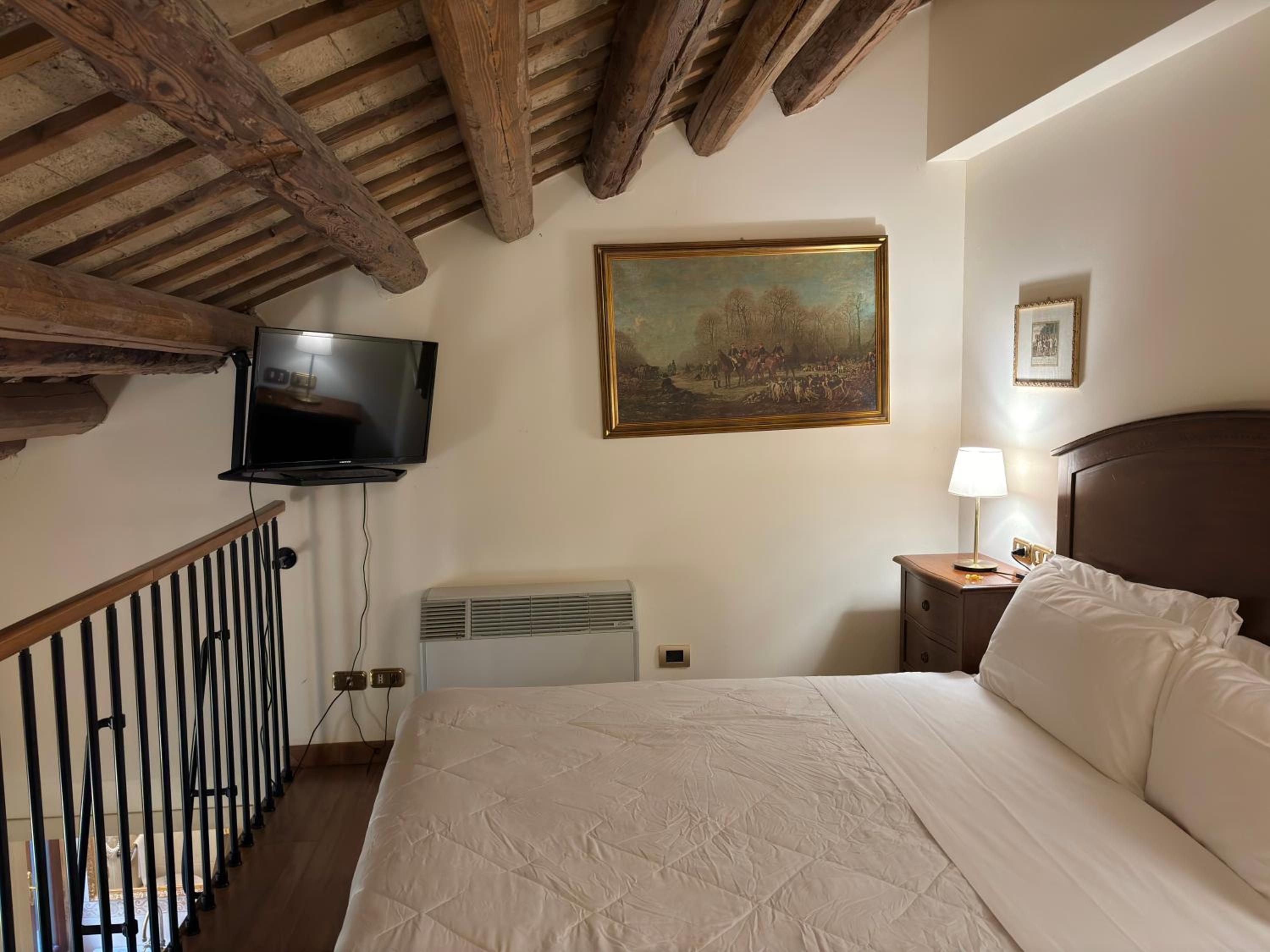 Duplex Quadruple Room - Photo 8