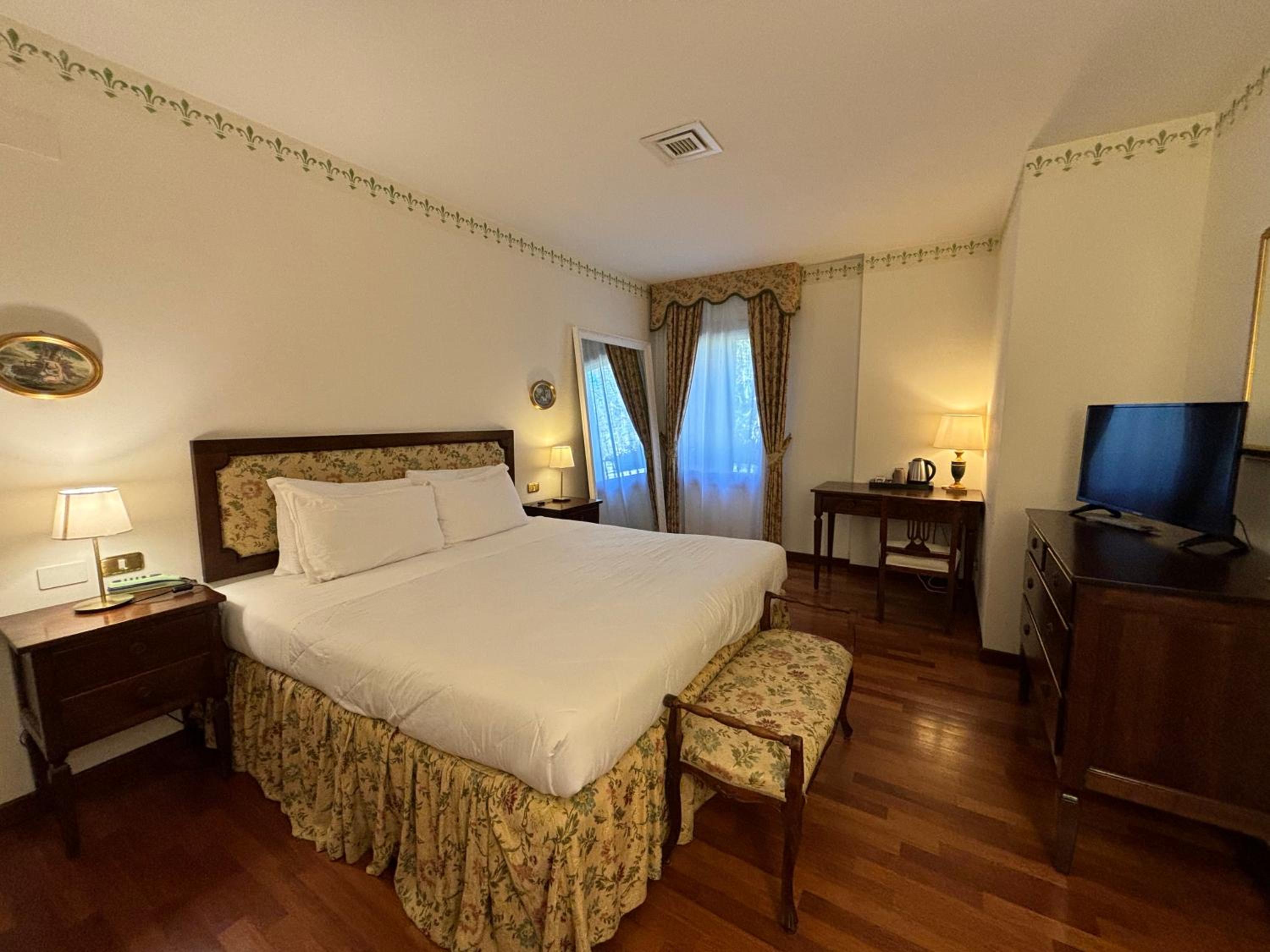 Suite - Photo 20