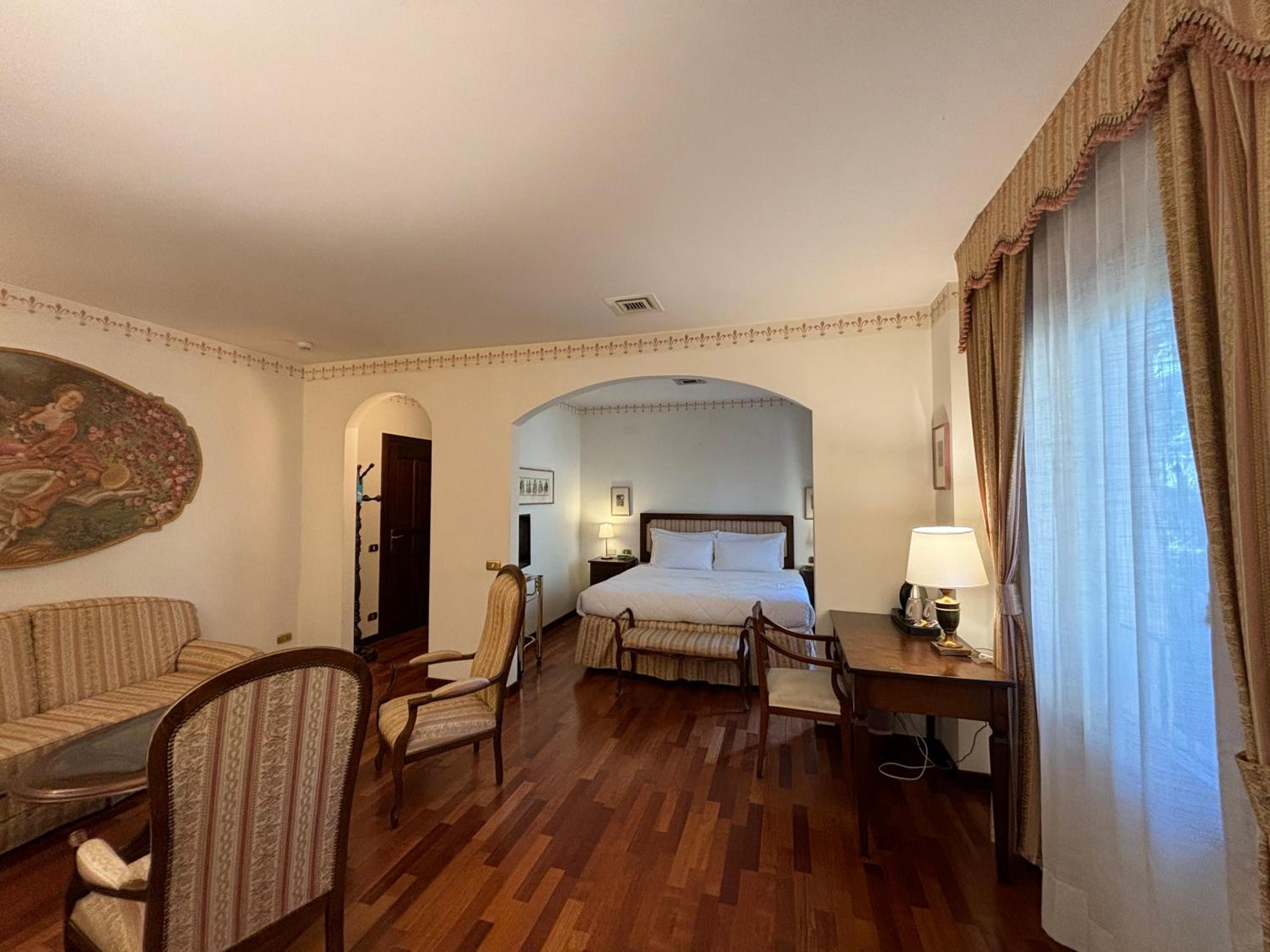 Suite - Photo 12