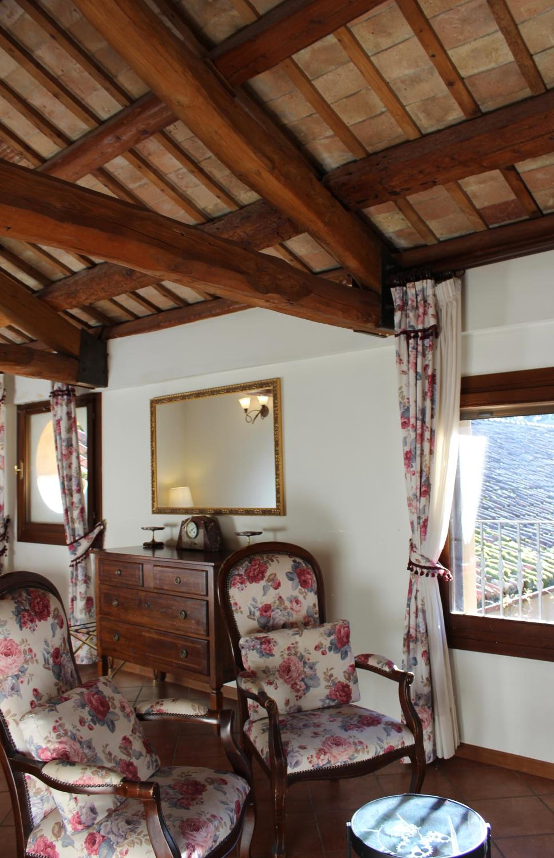 Suite - Photo 3