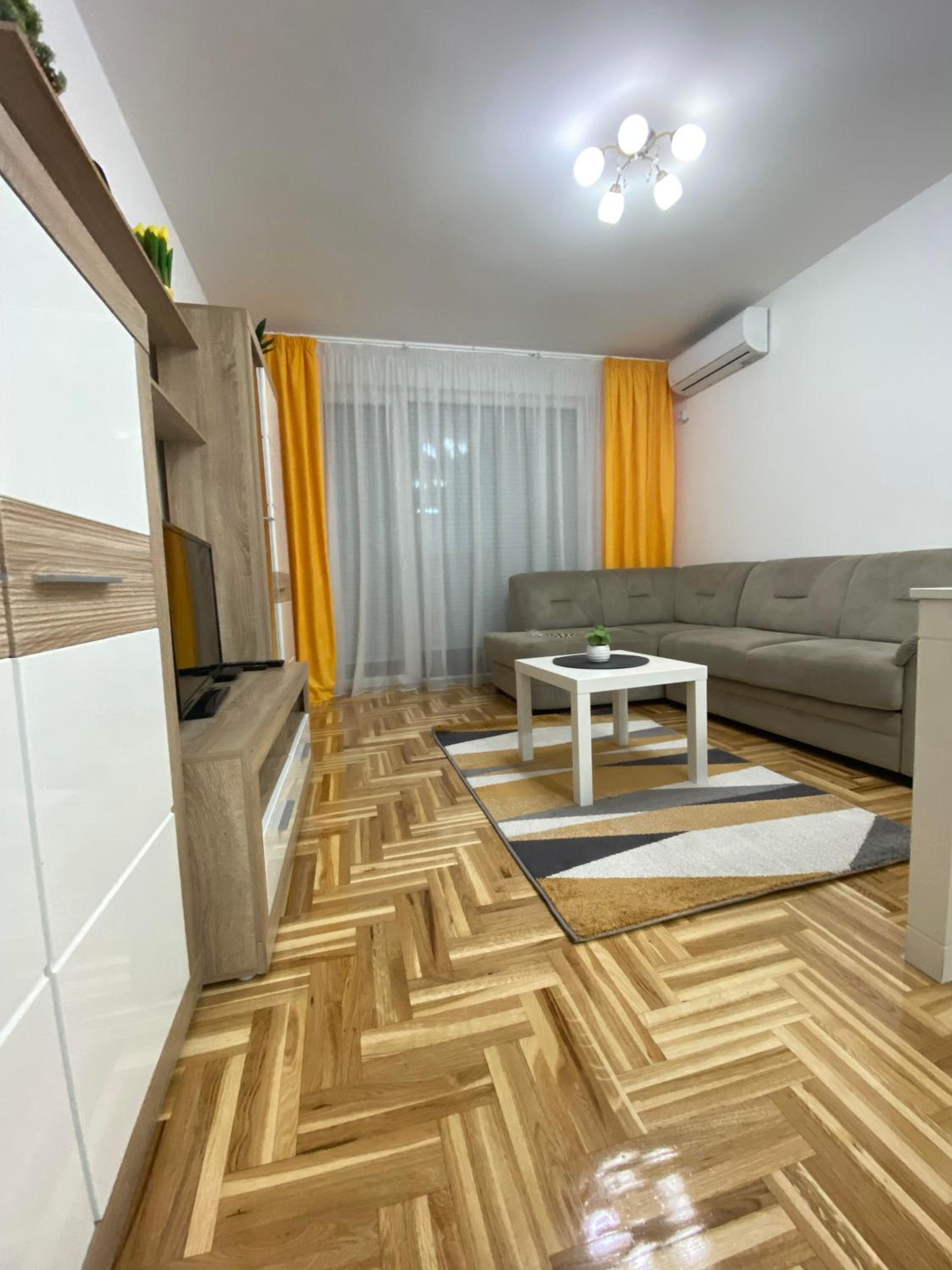 One-Bedroom Apartment photo 1