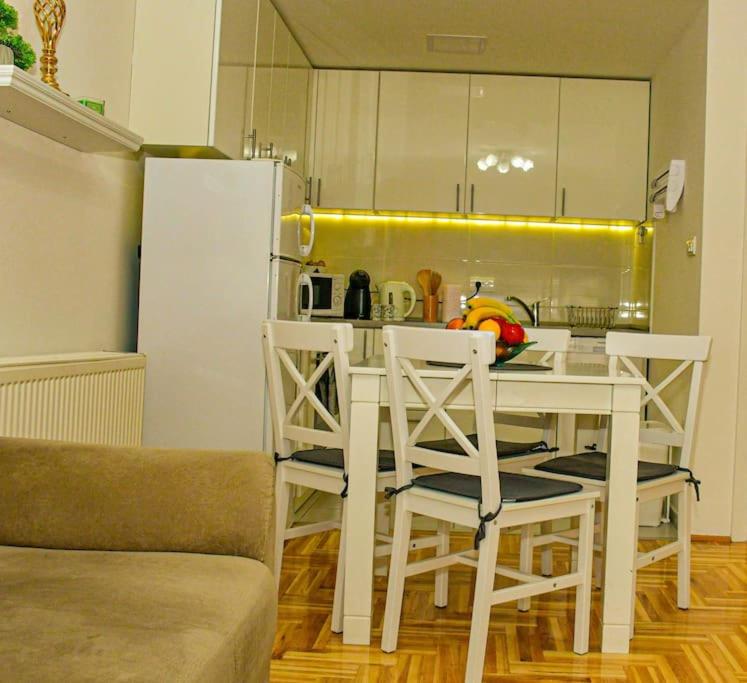 One-Bedroom Apartment photo 2