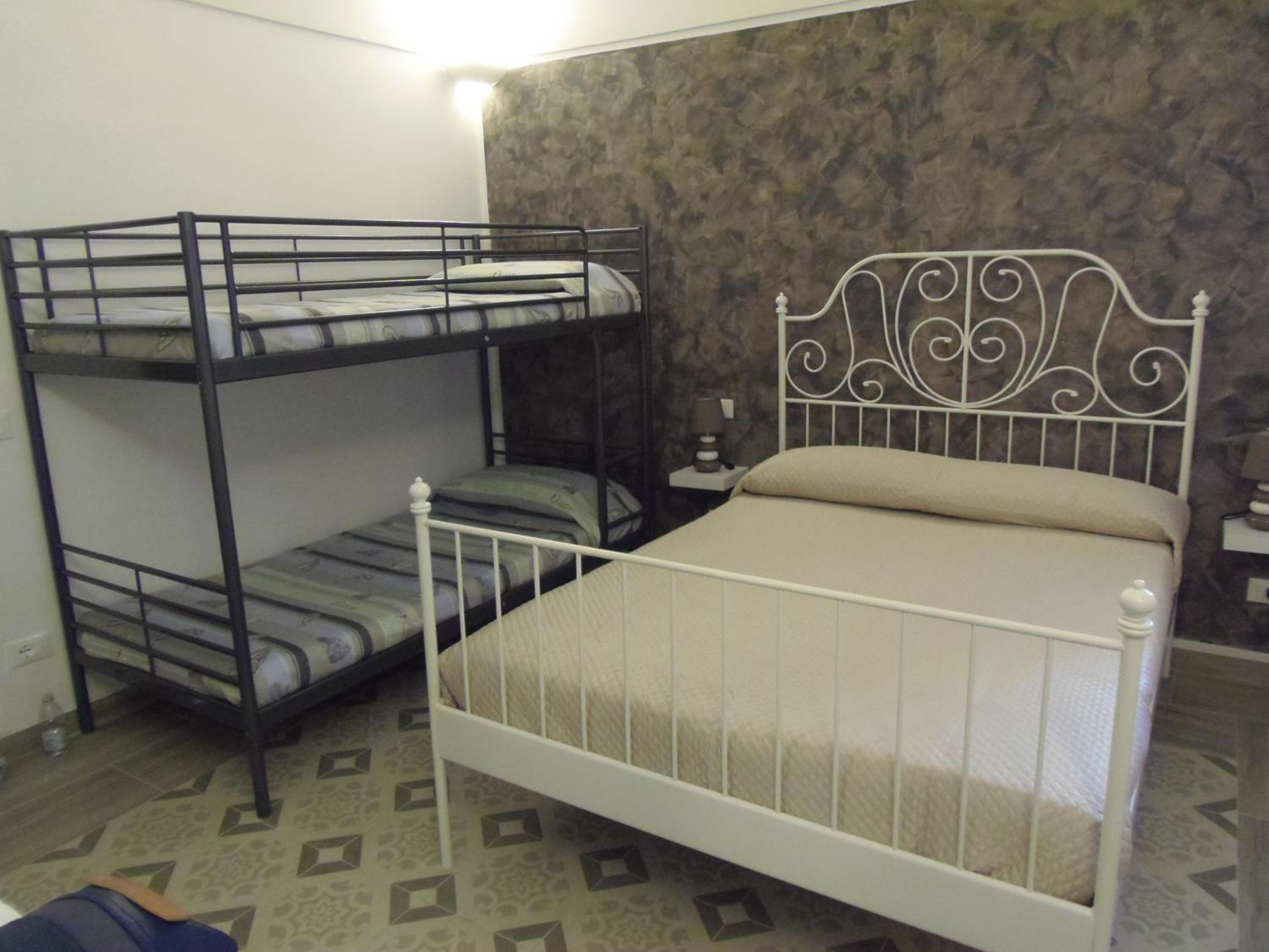 Quadruple Room with Private Bathroom photo 1