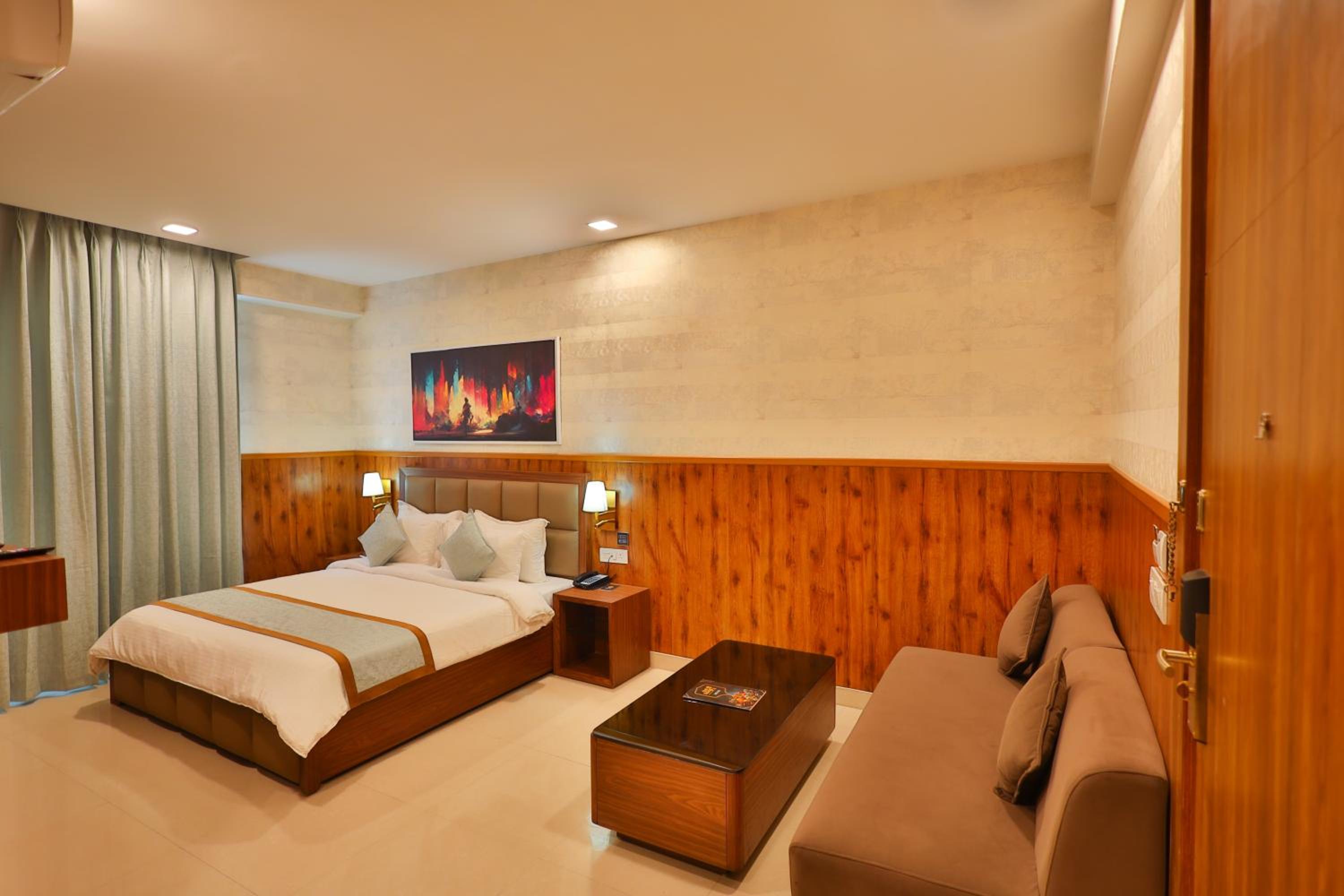 Deluxe King Room - Photo 15