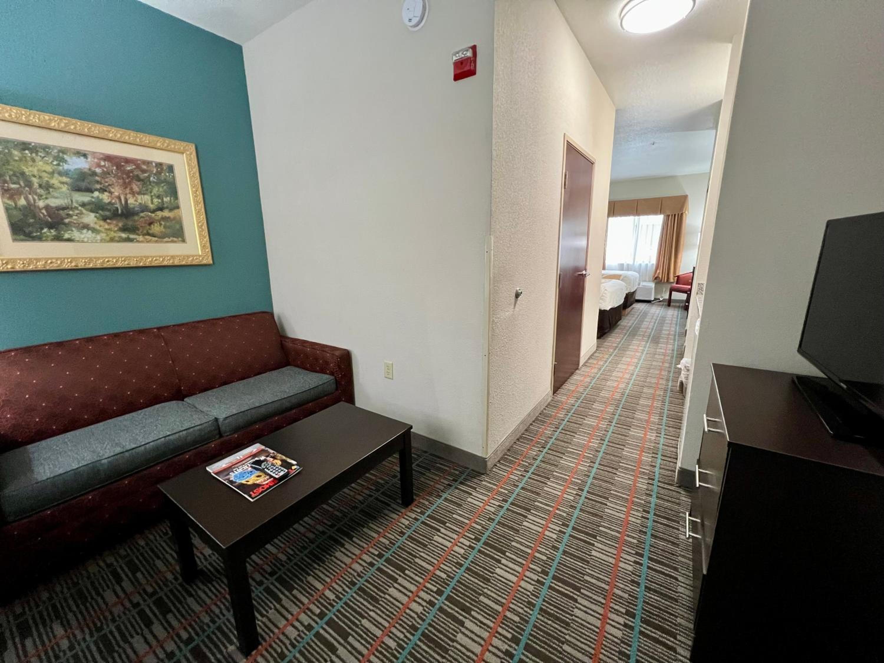 Double Suite with Two Double Beds - Accessible/Non-Smoking - Photo 1