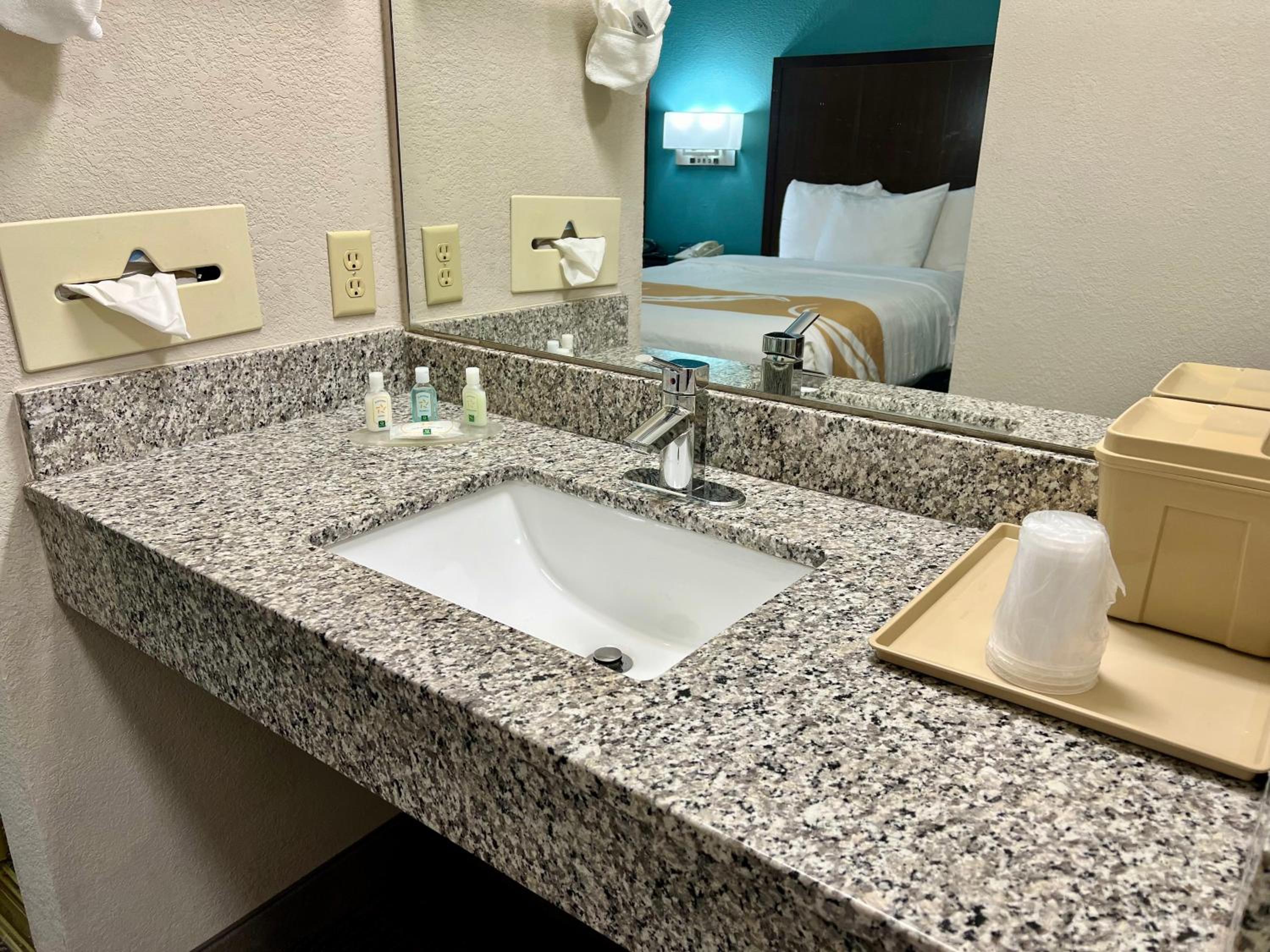 Double Suite with Two Double Beds - Accessible/Non-Smoking - Photo 3