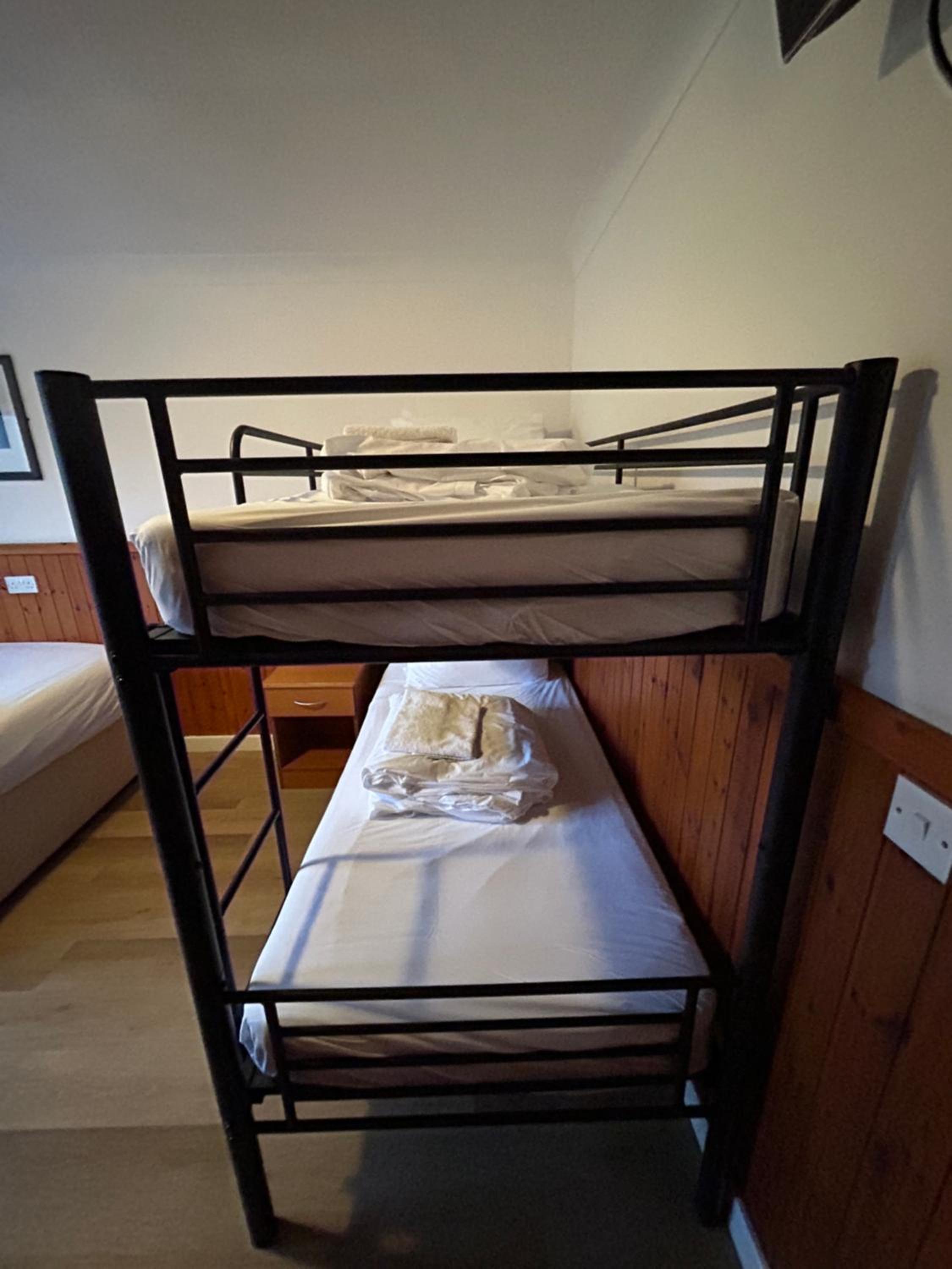 Family Double Room - Photo 7