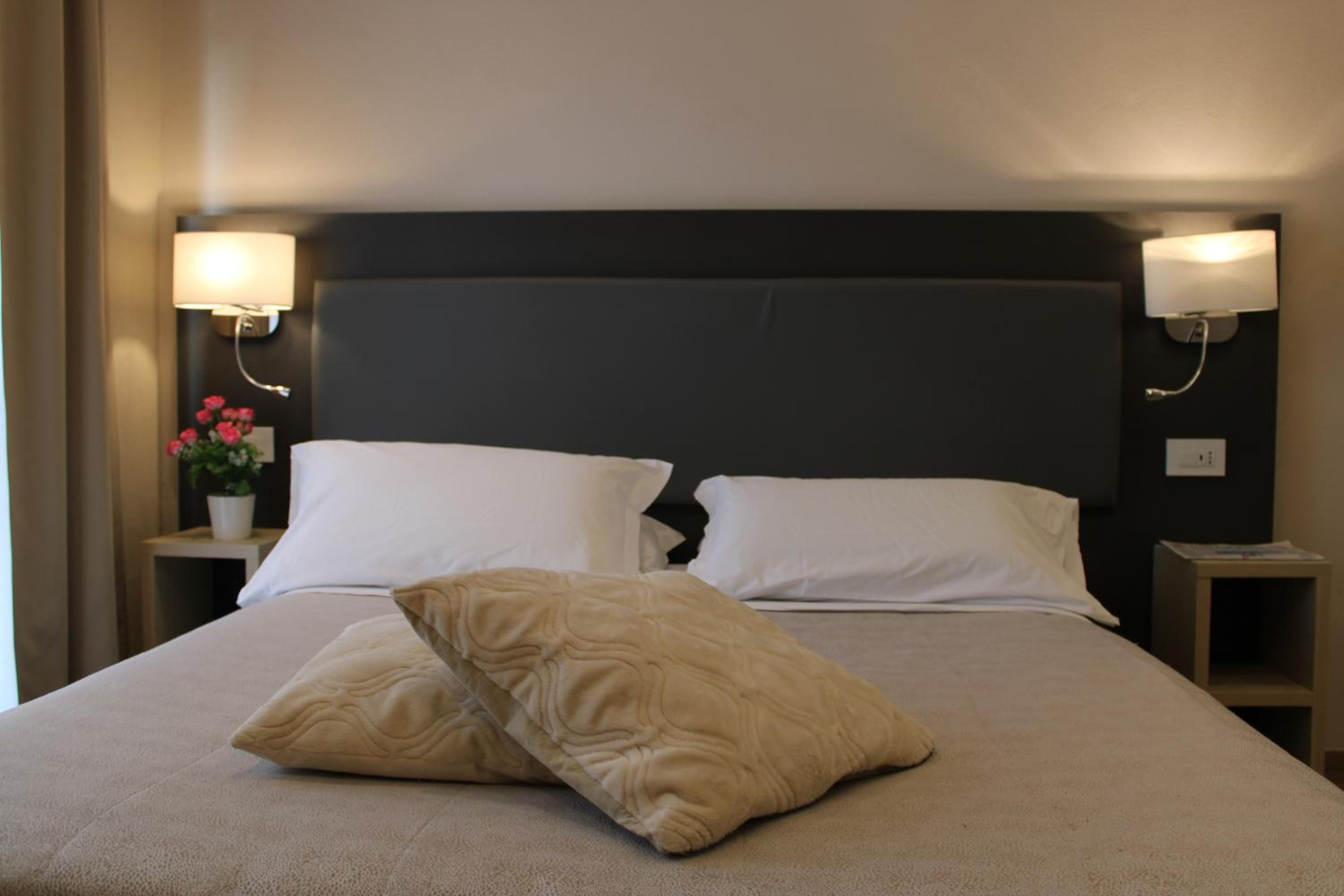 Standard Double Room - Photo 26